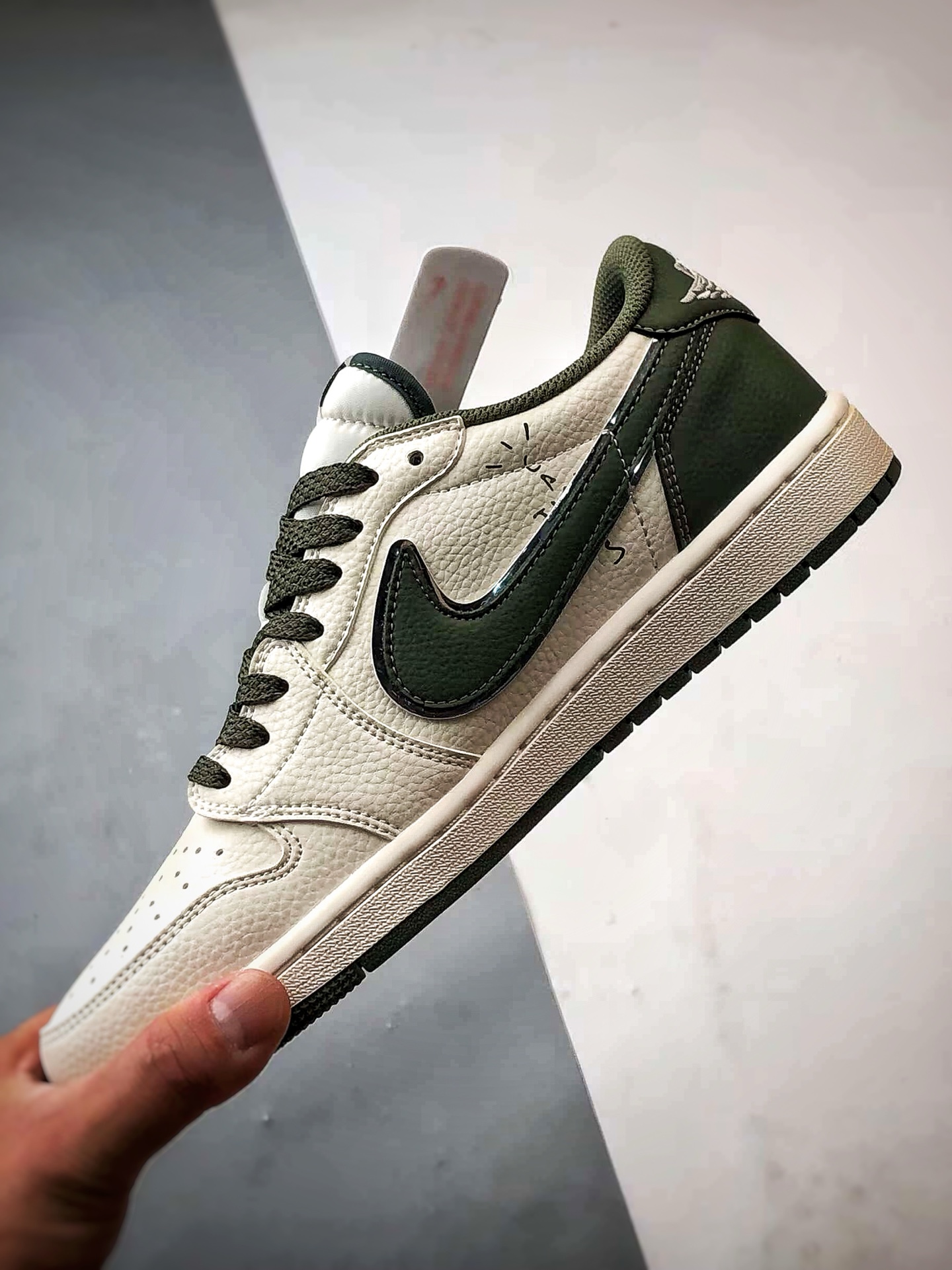 300 Air Jordan 1 Low OG ”高端定制” 斯图西米白绿倒钩 ST5696-263