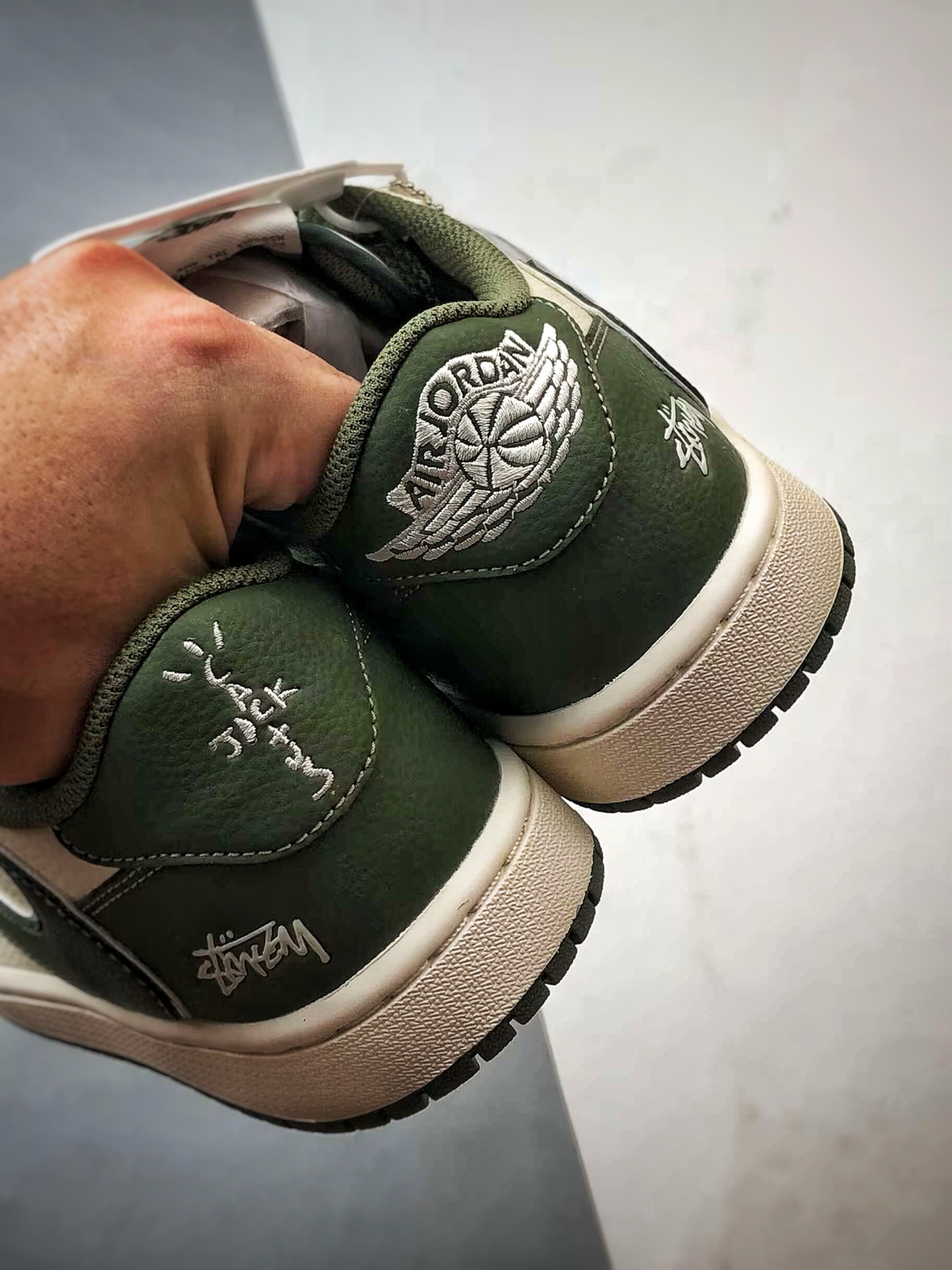 300 Air Jordan 1 Low OG ”高端定制” 斯图西米白绿倒钩 ST5696-263