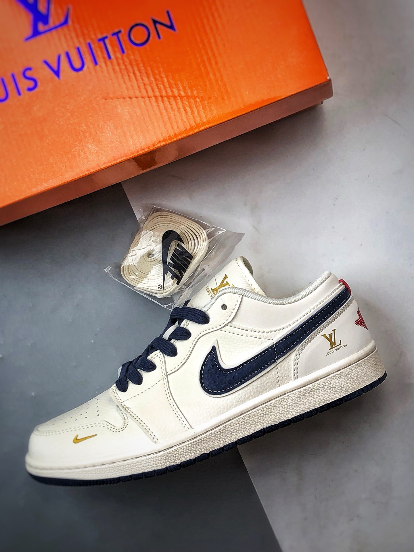 290 Air Jordan 1 Low OG ”高端定制” LV米白深蓝小金钩 XX3168-171