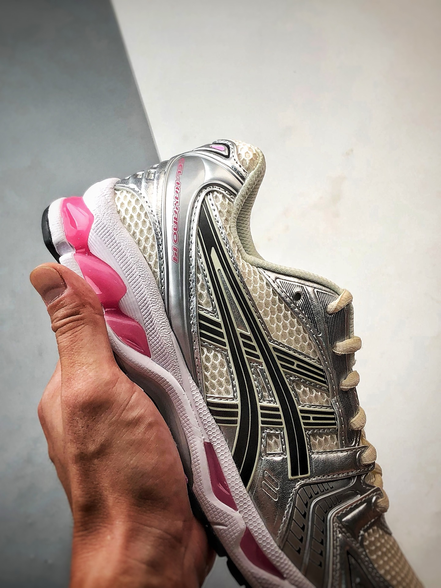 320 Asics Gel-Kayano 14系列 银白粉 复古街头休闲运动跑步鞋 1203A537-103