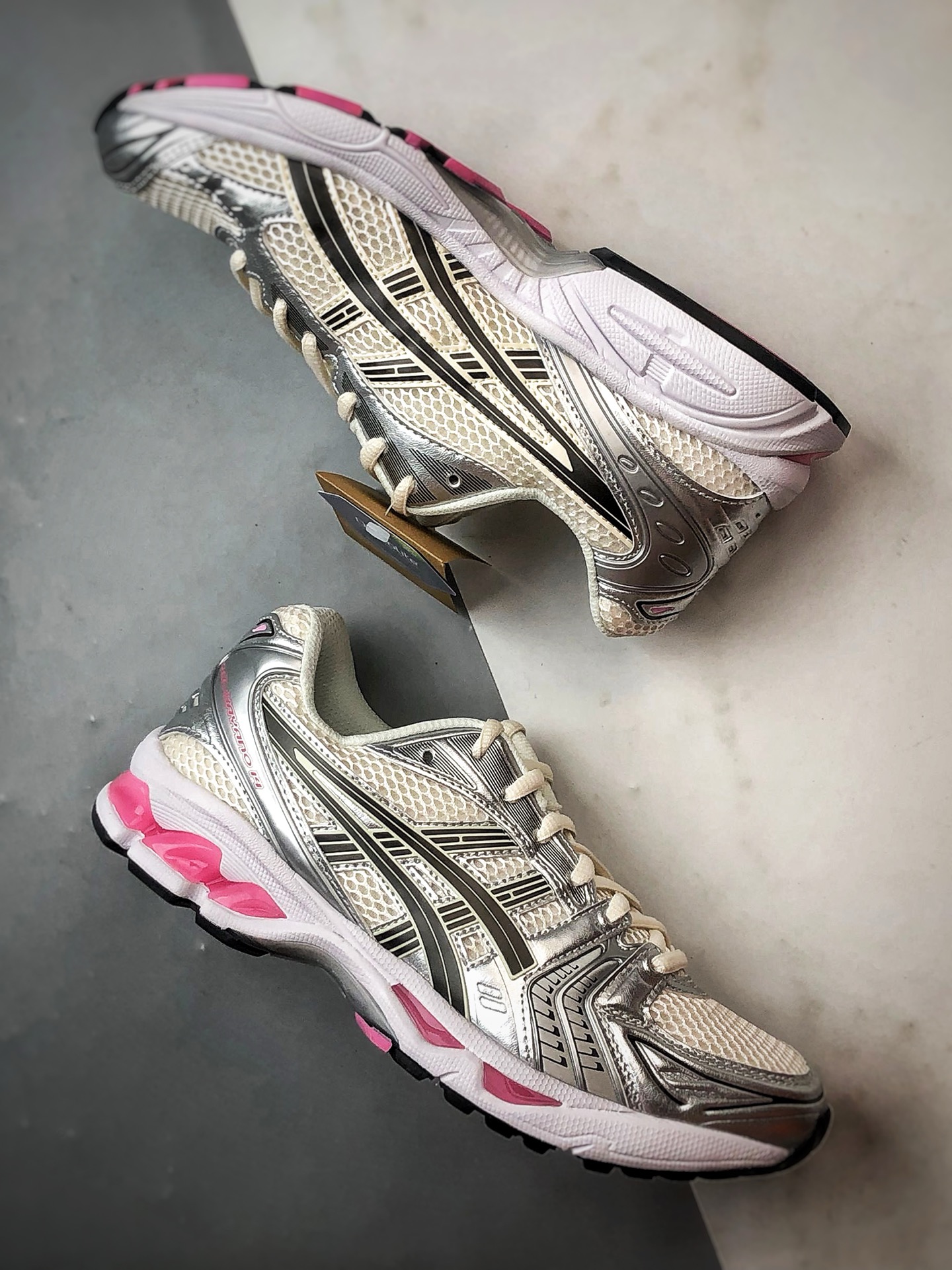 320 Asics Gel-Kayano 14系列 银白粉 复古街头休闲运动跑步鞋 1203A537-103