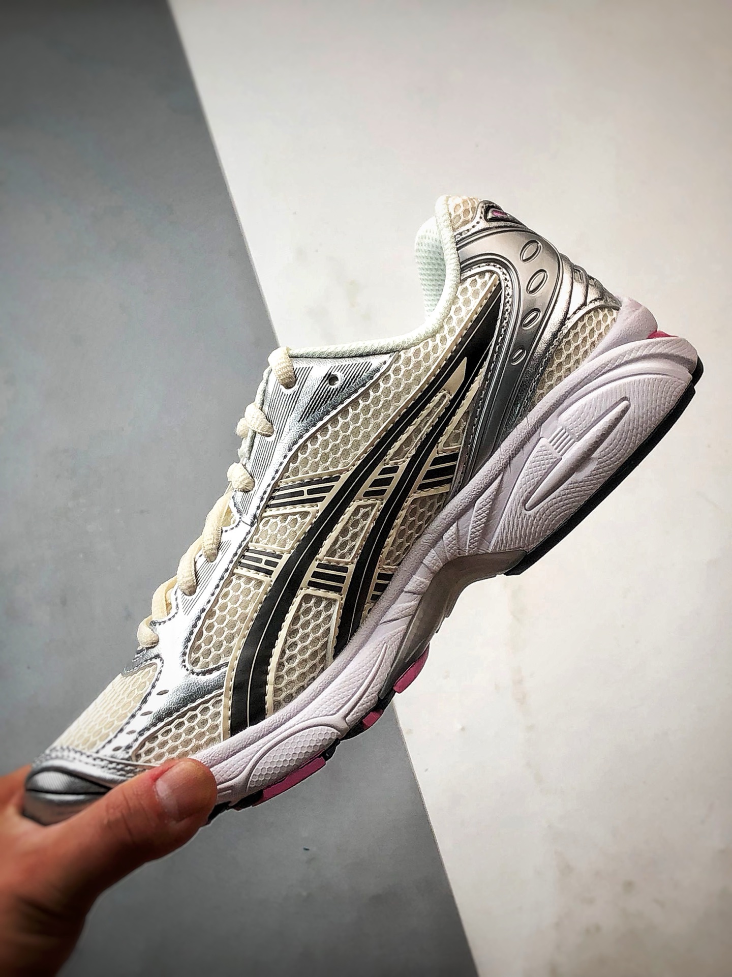 320 Asics Gel-Kayano 14系列 银白粉 复古街头休闲运动跑步鞋 1203A537-103