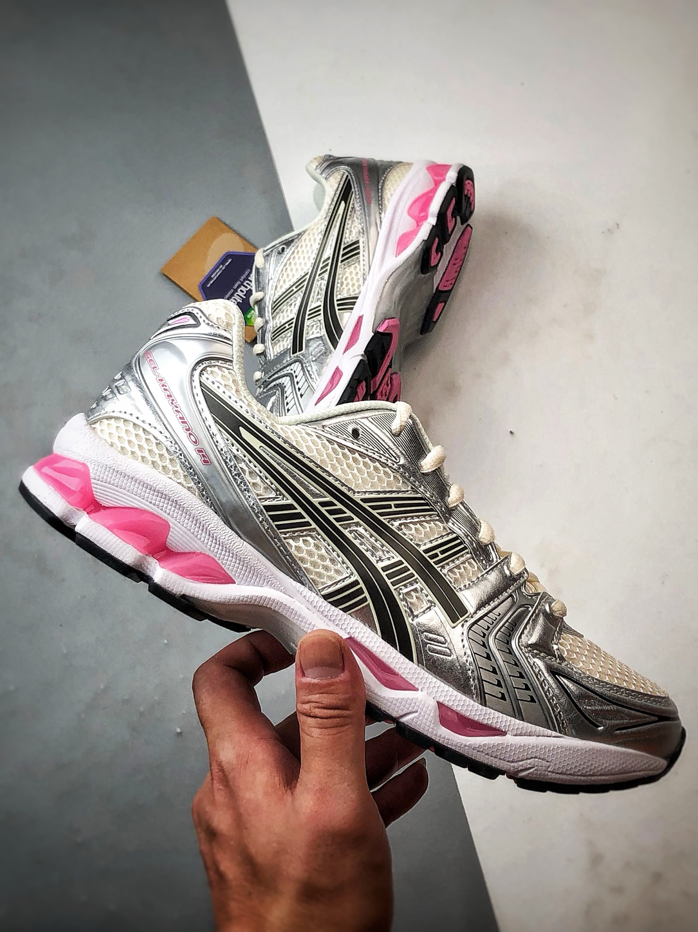 320 Asics Gel-Kayano 14系列 银白粉 复古街头休闲运动跑步鞋 1203A537-103