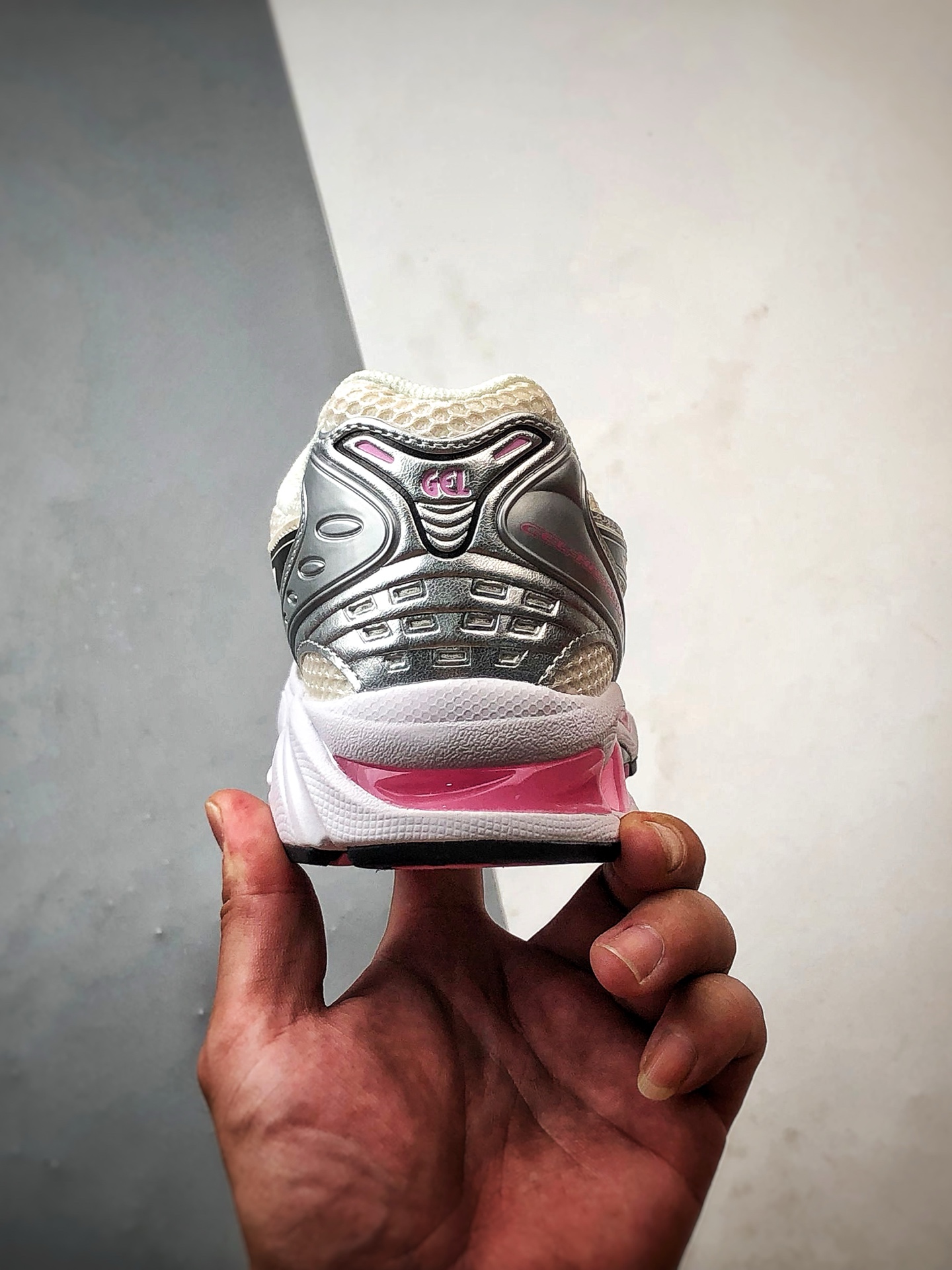 320 Asics Gel-Kayano 14系列 银白粉 复古街头休闲运动跑步鞋 1203A537-103