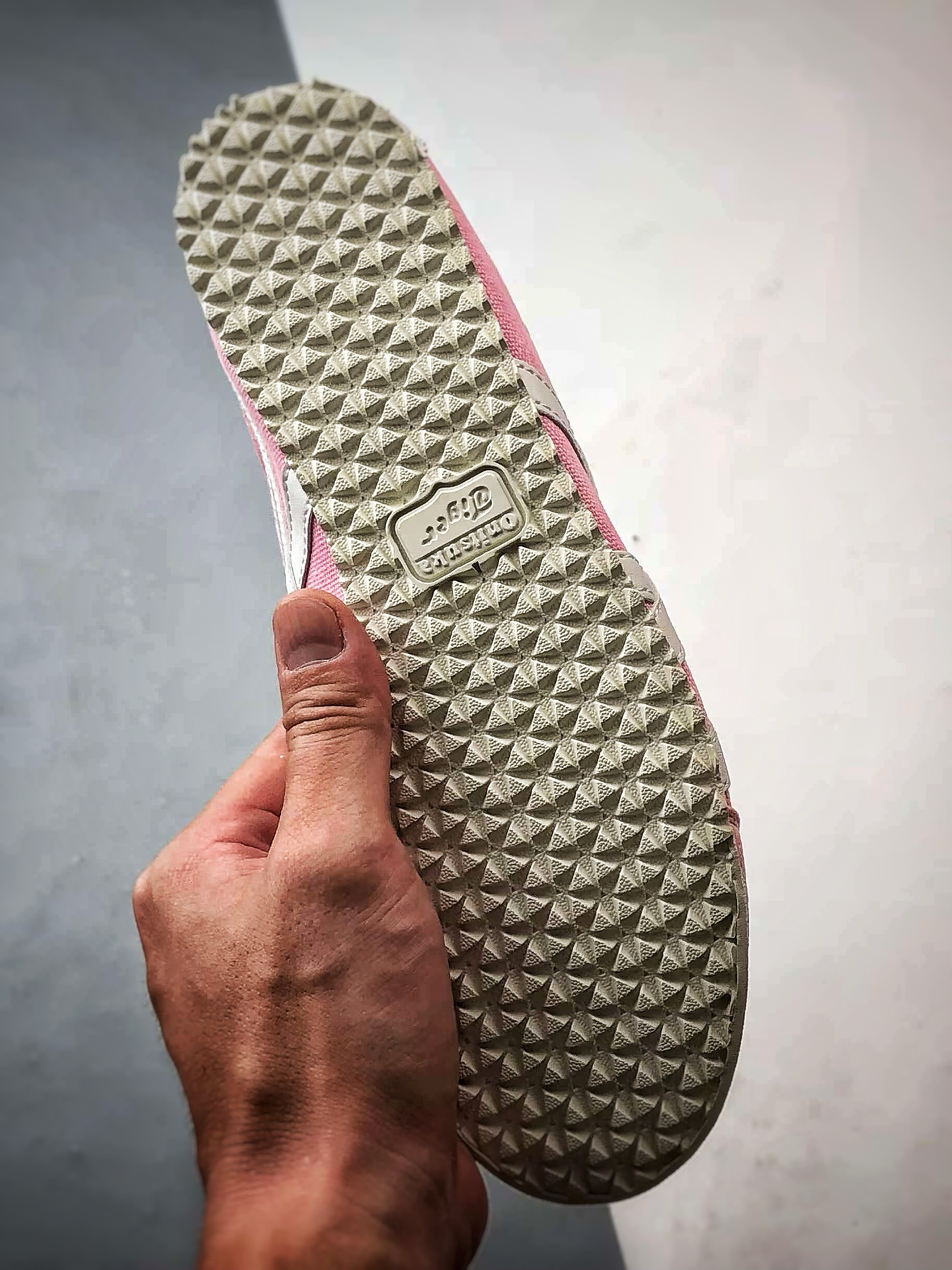 150 Asics 鬼冢虎 Mexico 66 Slip-On 帆布粉白 1183A360-205-Chinese UA Cheap High Quatity Brand Clothes Bags handbags Sneakers wholesale wholesaler seller from China Factory suppliers Fashion Clothing Shoes best Quality Beautiful Price 150 Asics 鬼冢虎 Mexico 66 Slip-On 帆布粉白 1183A360-205