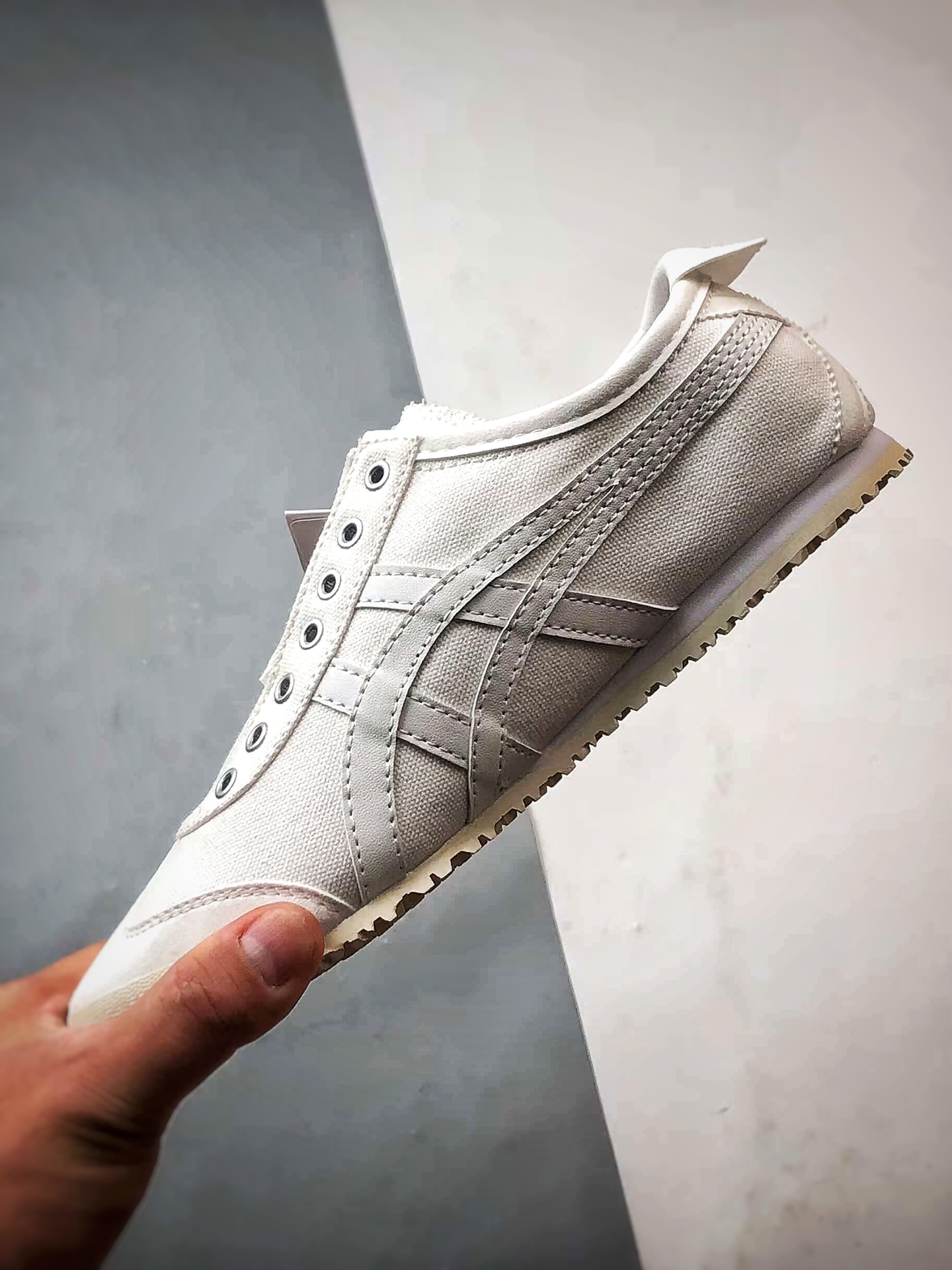 150 Asics 鬼冢虎 Mexico 66 Slip-On 帆布白色 1183C141-100