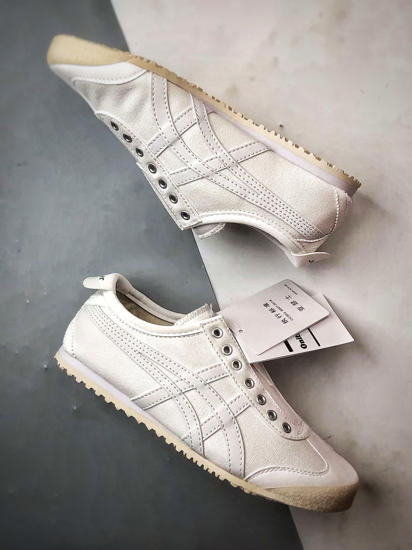 150 Asics 鬼冢虎 Mexico 66 Slip-On 帆布白色 1183C141-100