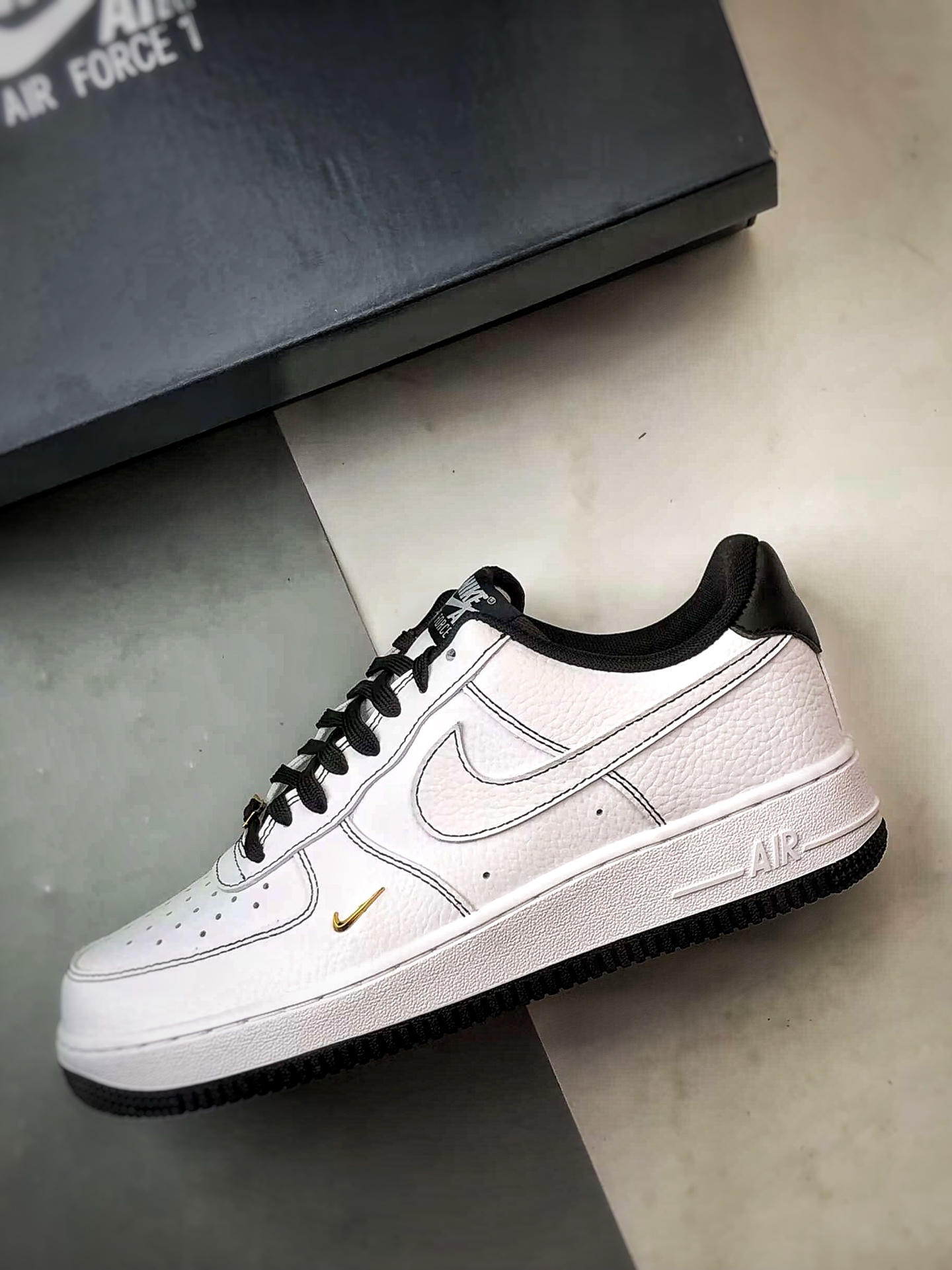 220 Air Force 1 '07 Low 白黑小金钩 IB6543-101