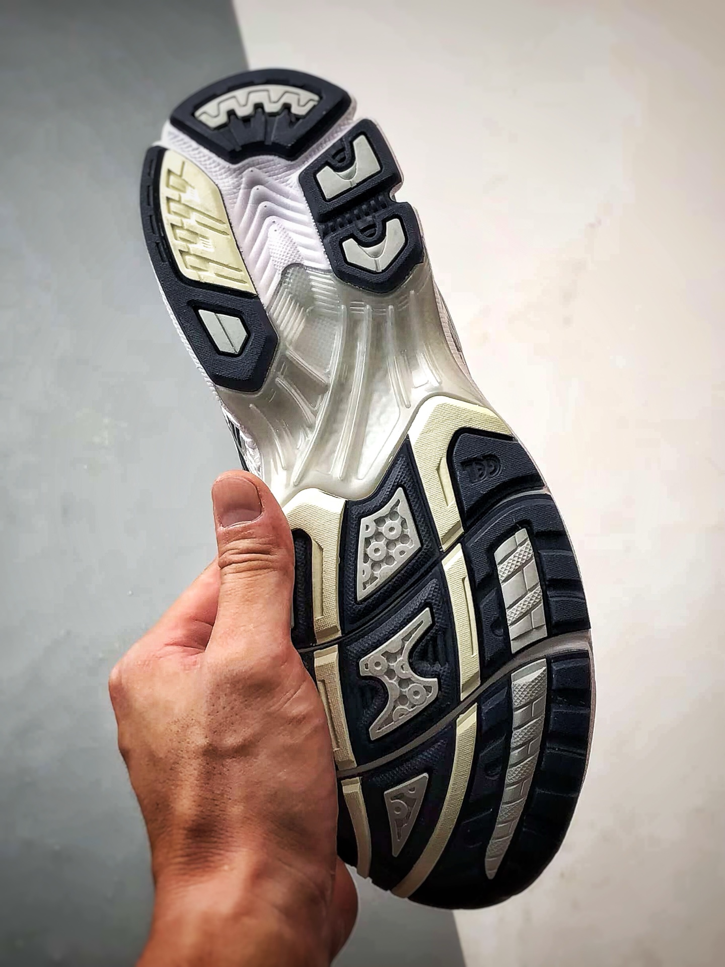 320 Asics Gel-Kayano 14系列 白黑银 复古街头休闲运动跑步鞋 1202A056-109-Chinese UA Cheap High Quatity Brand Clothes Bags handbags Sneakers wholesale wholesaler seller from China Factory suppliers Fashion Clothing Shoes best Quality Beautiful Price 320 Asics Gel-Kayano 14系列 白黑银 复古街头休闲运动跑步鞋 1202A056-109