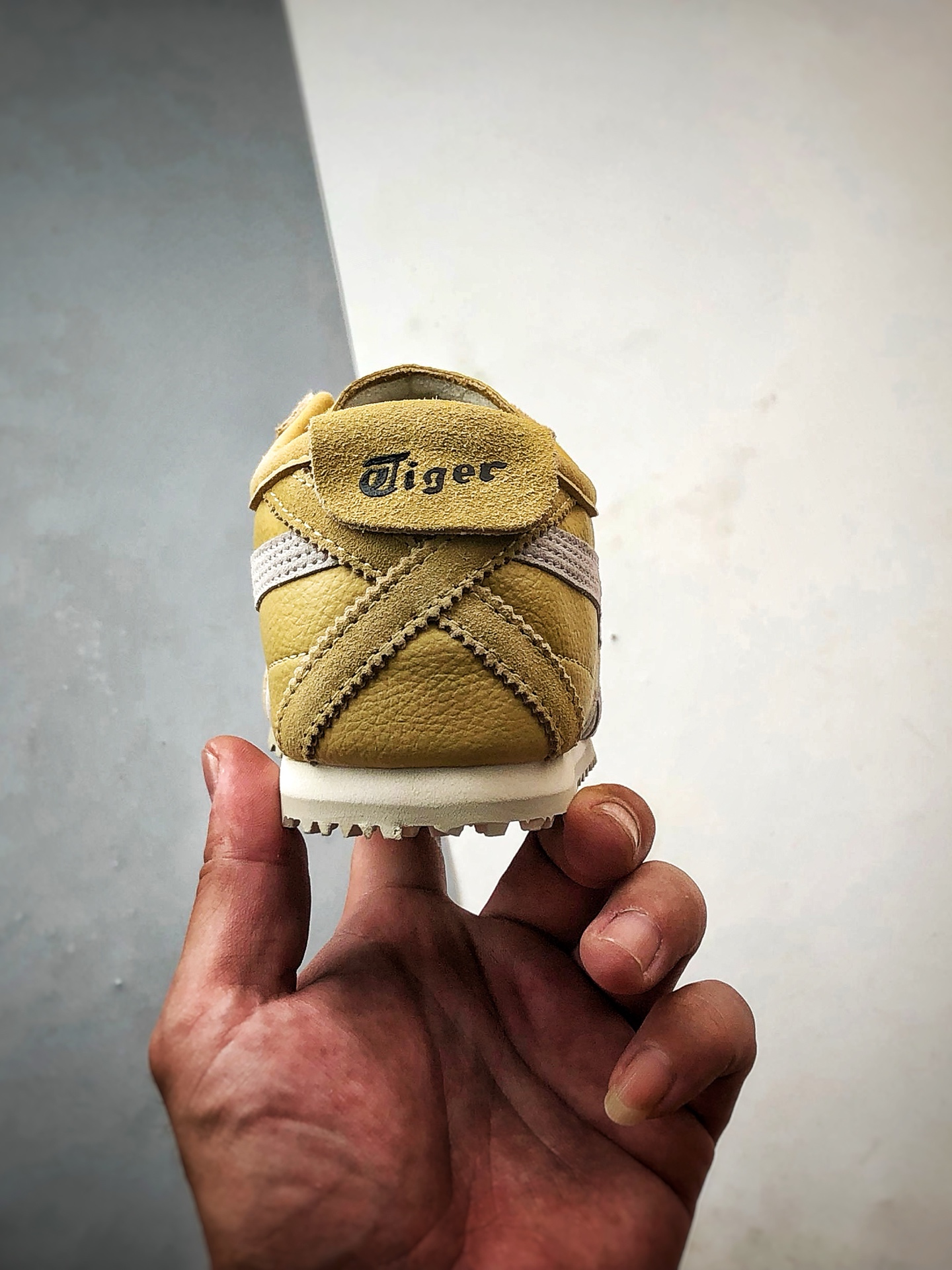 160 Asics 鬼冢虎 Mexico 66 Vin 黄色 1183B391-204