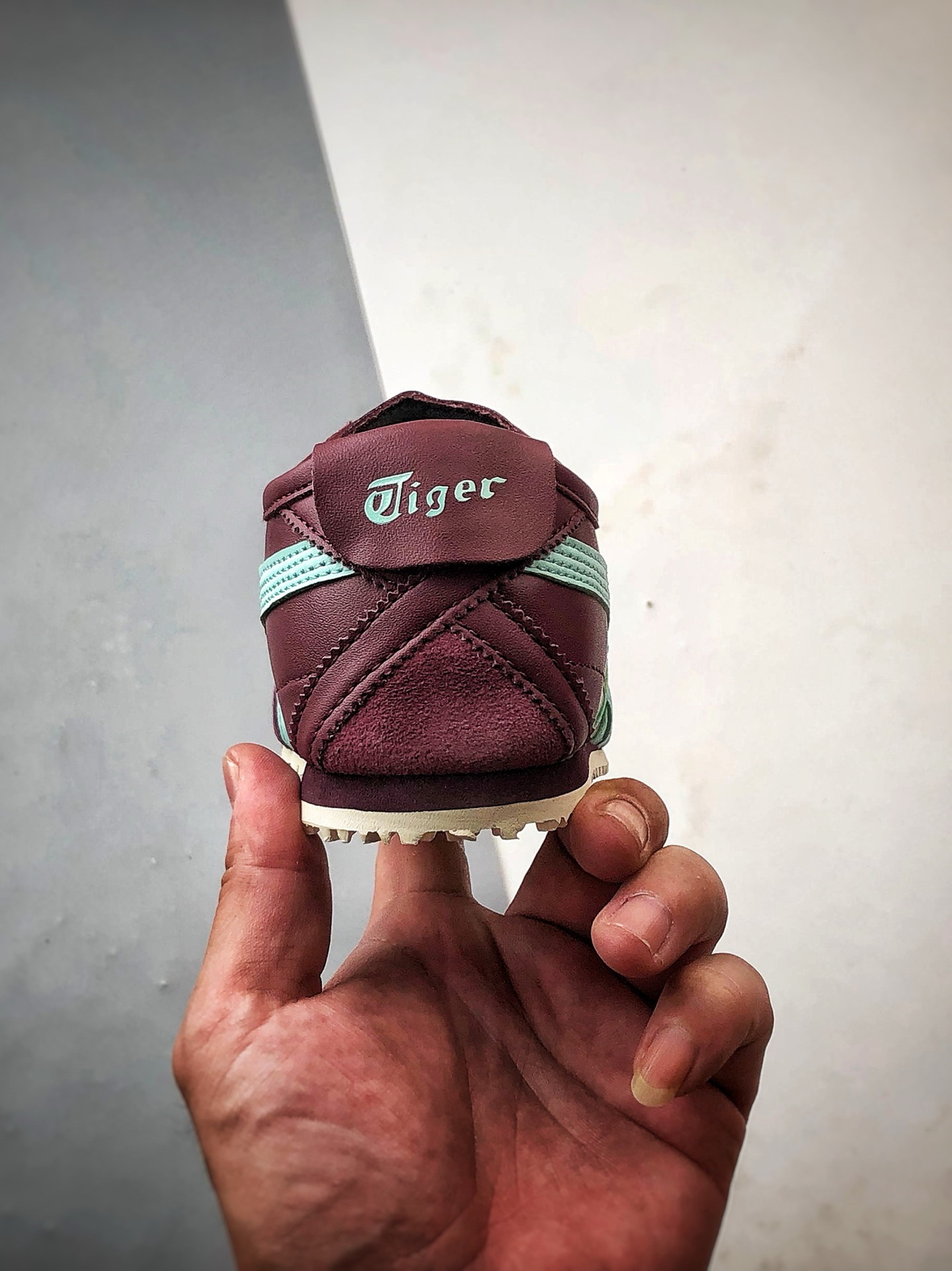 160 Asics 鬼冢虎 Mexico 66 深红蓝色 1183C102-500