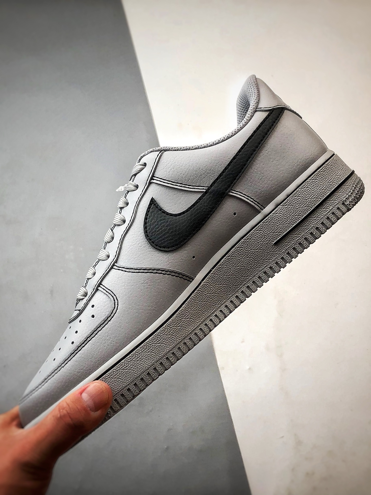 220 Air Force 1 '07 Low 灰黑色 HQ2037-004