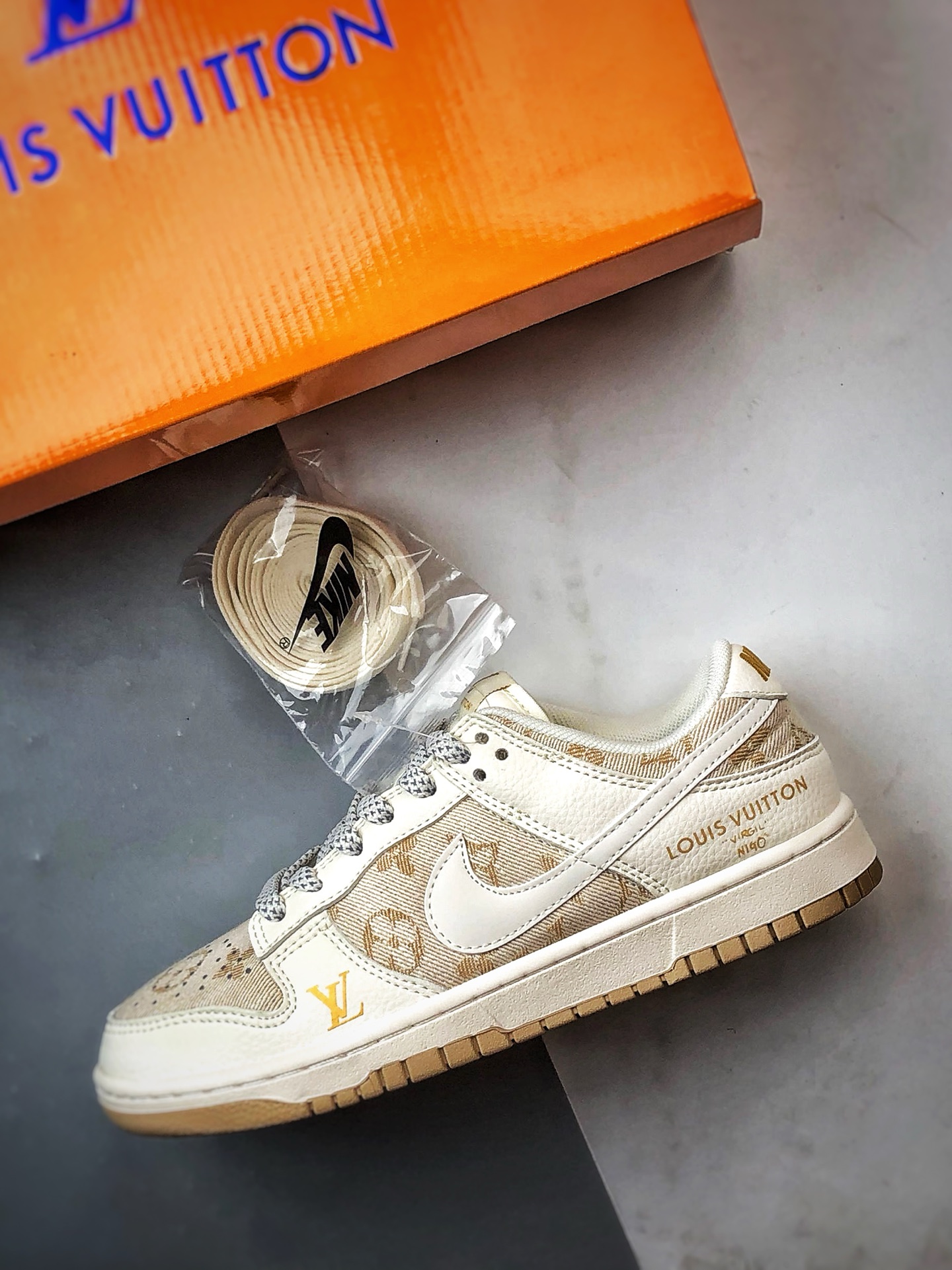 290 NK Dunk Low Retro ”DIY高端定制” LV印花米黄拼接 低帮休闲运动板鞋 JP1648-007-Chinese UA Cheap High Quatity Brand Clothes Bags handbags Sneakers wholesale wholesaler seller from China Factory suppliers Fashion Clothing Shoes best Quality Beautiful Price 290 NK Dunk Low Retro ”DIY高端定制” LV印花米黄拼接 低帮休闲运动板鞋 JP1648-007