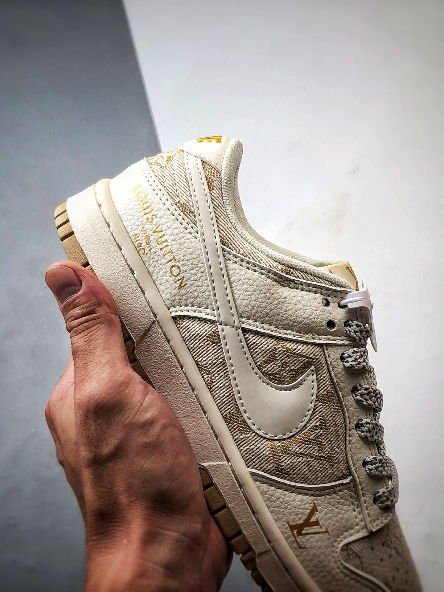 290 NK Dunk Low Retro ”DIY高端定制” LV印花米黄拼接 低帮休闲运动板鞋 JP1648-007-Chinese UA Cheap High Quatity Brand Clothes Bags handbags Sneakers wholesale wholesaler seller from China Factory suppliers Fashion Clothing Shoes best Quality Beautiful Price 290 NK Dunk Low Retro ”DIY高端定制” LV印花米黄拼接 低帮休闲运动板鞋 JP1648-007