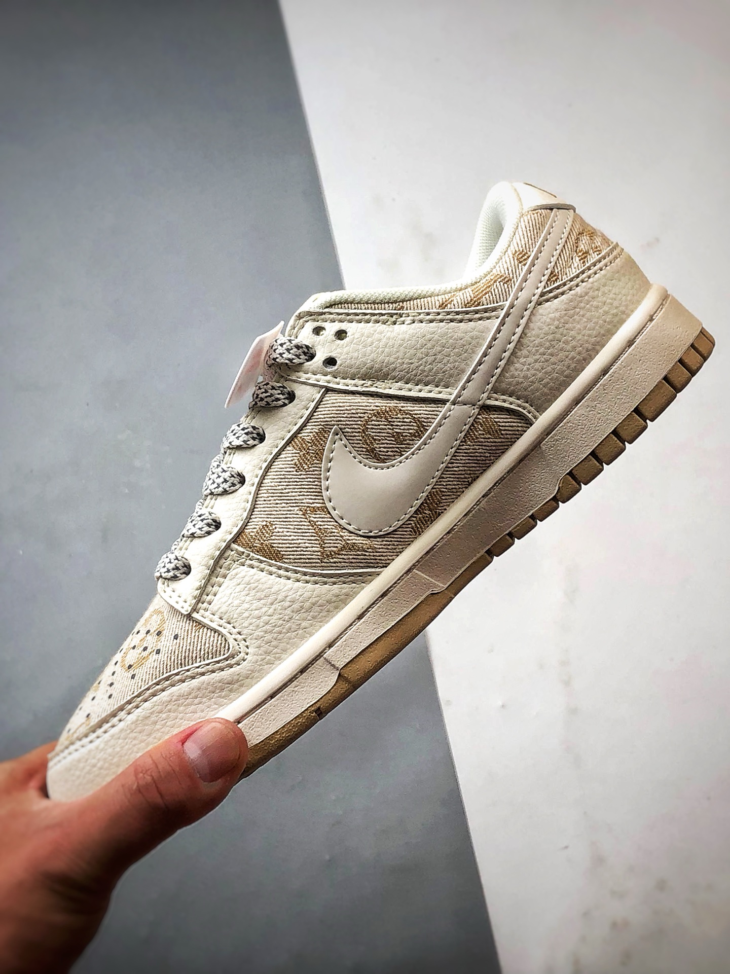 290 NK Dunk Low Retro ”DIY高端定制” LV印花米黄拼接 低帮休闲运动板鞋 JP1648-007-Chinese UA Cheap High Quatity Brand Clothes Bags handbags Sneakers wholesale wholesaler seller from China Factory suppliers Fashion Clothing Shoes best Quality Beautiful Price 290 NK Dunk Low Retro ”DIY高端定制” LV印花米黄拼接 低帮休闲运动板鞋 JP1648-007