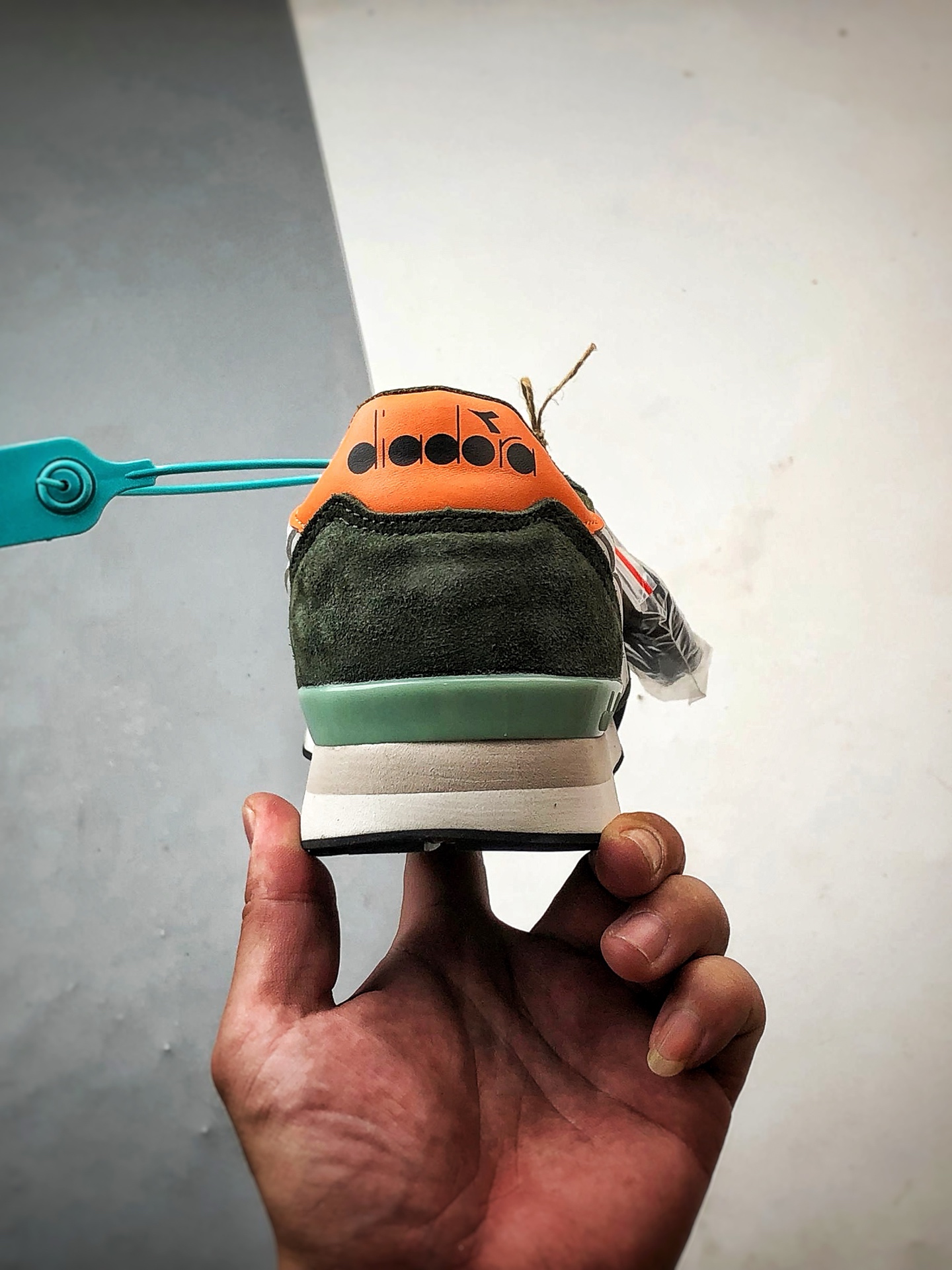 190 Diadora迪亚多纳 Camaro 米绿橙 运动舒适透气低帮复古休闲鞋-Chinese UA Cheap High Quatity Brand Clothes Bags handbags Sneakers wholesale wholesaler seller from China Factory suppliers Fashion Clothing Shoes best Quality Beautiful Price 190 Diadora迪亚多纳 Camaro 米绿橙 运动舒适透气低帮复古休闲鞋