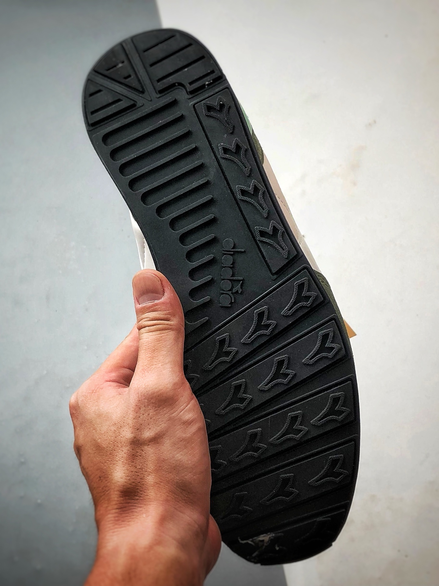 190 Diadora迪亚多纳 Camaro 米绿橙 运动舒适透气低帮复古休闲鞋-Chinese UA Cheap High Quatity Brand Clothes Bags handbags Sneakers wholesale wholesaler seller from China Factory suppliers Fashion Clothing Shoes best Quality Beautiful Price 190 Diadora迪亚多纳 Camaro 米绿橙 运动舒适透气低帮复古休闲鞋