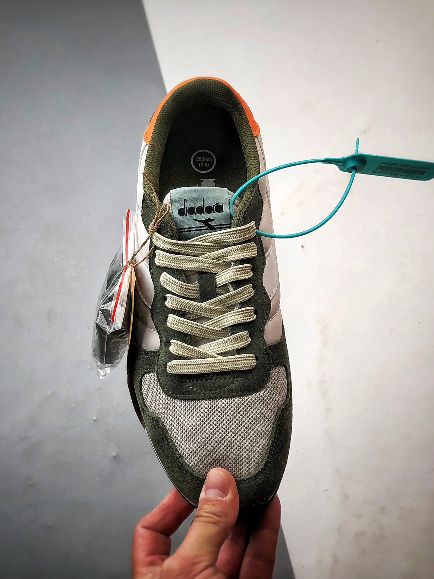 190 Diadora迪亚多纳 Camaro 米绿橙 运动舒适透气低帮复古休闲鞋-Chinese UA Cheap High Quatity Brand Clothes Bags handbags Sneakers wholesale wholesaler seller from China Factory suppliers Fashion Clothing Shoes best Quality Beautiful Price 190 Diadora迪亚多纳 Camaro 米绿橙 运动舒适透气低帮复古休闲鞋