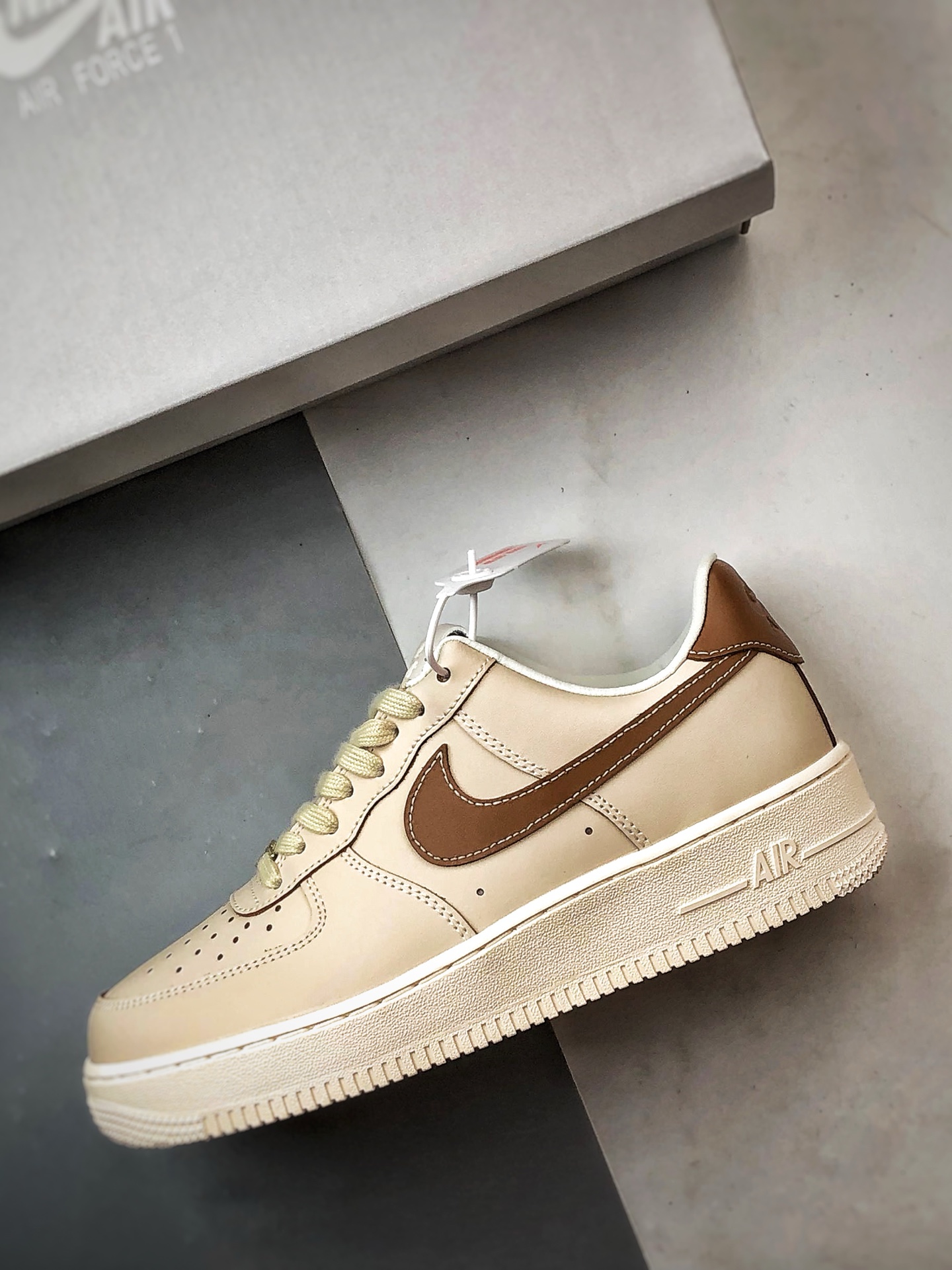 220 Air Force 1 '07 Low 浅米色 IB8865-221