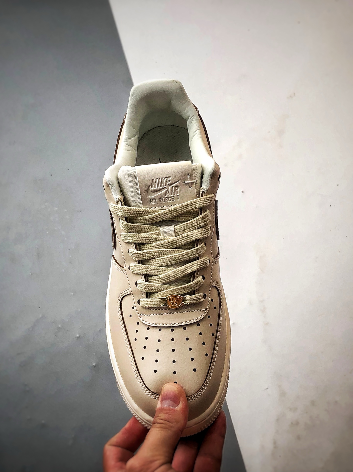 220 Air Force 1 '07 Low 浅米色 IB8865-221