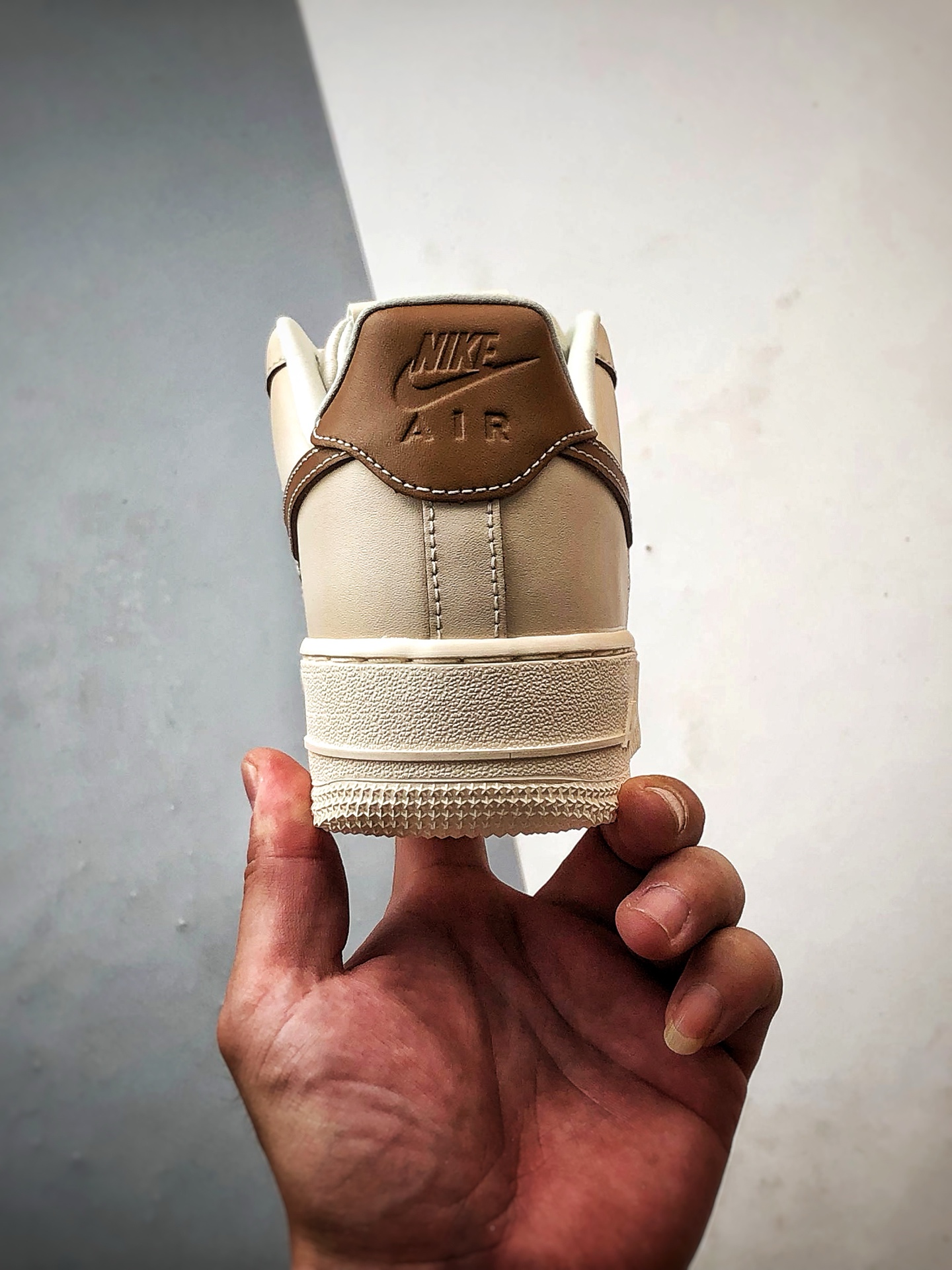 220 Air Force 1 '07 Low 浅米色 IB8865-221