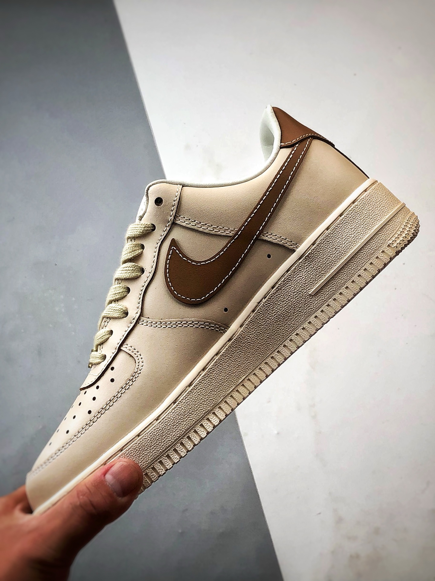 220 Air Force 1 '07 Low 浅米色 IB8865-221