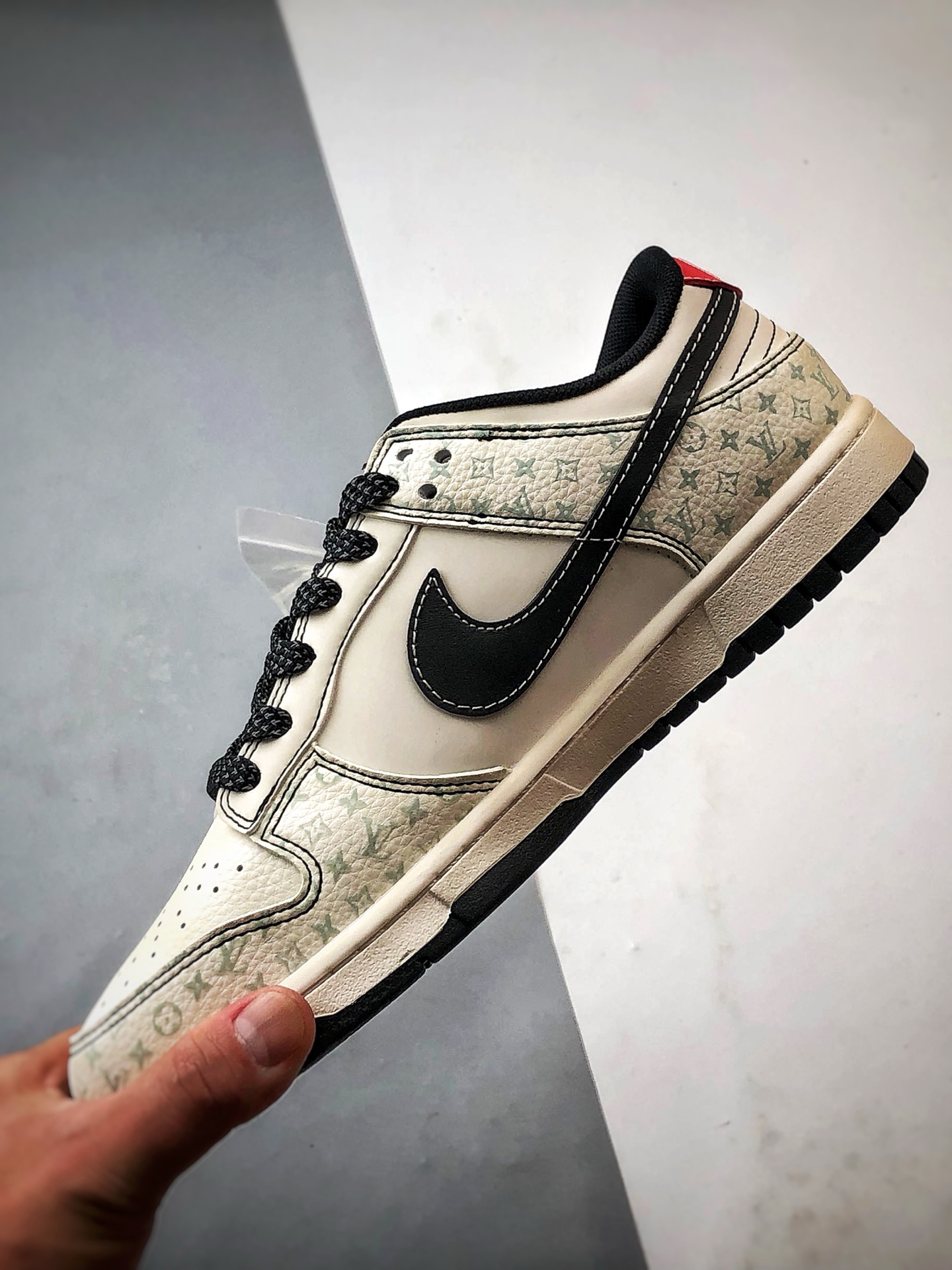 290 NK Dunk Low Retro ”DIY高端定制” LV印花米白黑钩 低帮休闲运动板鞋 YX5066-362-Chinese UA Cheap High Quatity Brand Clothes Bags handbags Sneakers wholesale wholesaler seller from China Factory suppliers Fashion Clothing Shoes best Quality Beautiful Price 290 NK Dunk Low Retro ”DIY高端定制” LV印花米白黑钩 低帮休闲运动板鞋 YX5066-362