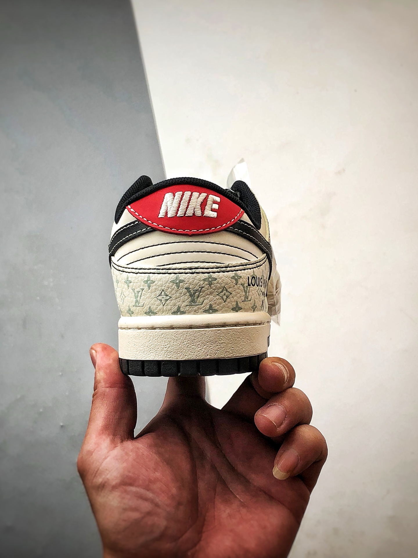 290 NK Dunk Low Retro ”DIY高端定制” LV印花米白黑钩 低帮休闲运动板鞋 YX5066-362-Chinese UA Cheap High Quatity Brand Clothes Bags handbags Sneakers wholesale wholesaler seller from China Factory suppliers Fashion Clothing Shoes best Quality Beautiful Price 290 NK Dunk Low Retro ”DIY高端定制” LV印花米白黑钩 低帮休闲运动板鞋 YX5066-362