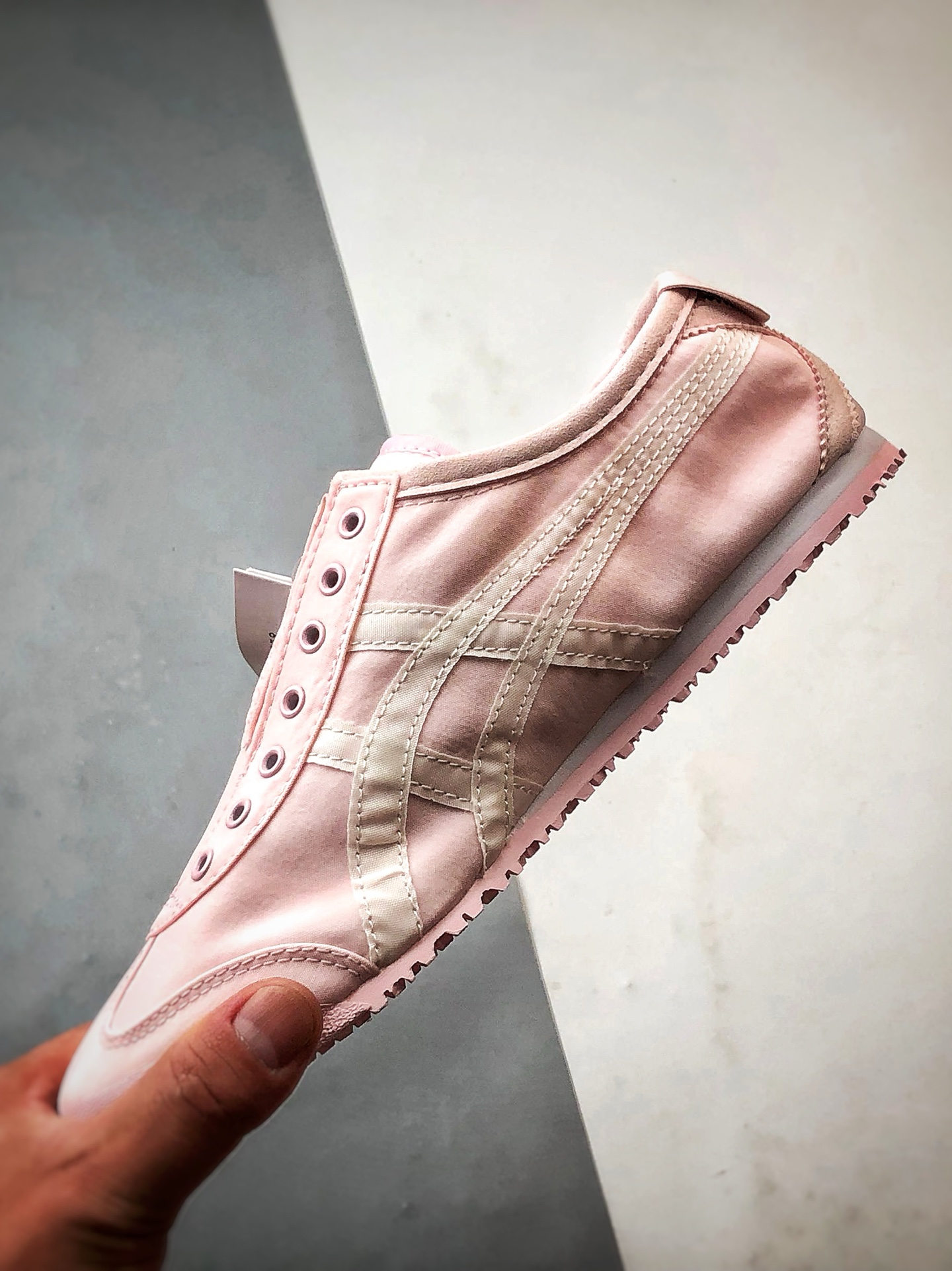 150 Asics 鬼冢虎 Mexico 66 Slip-On 帆布粉白 1183B603-700