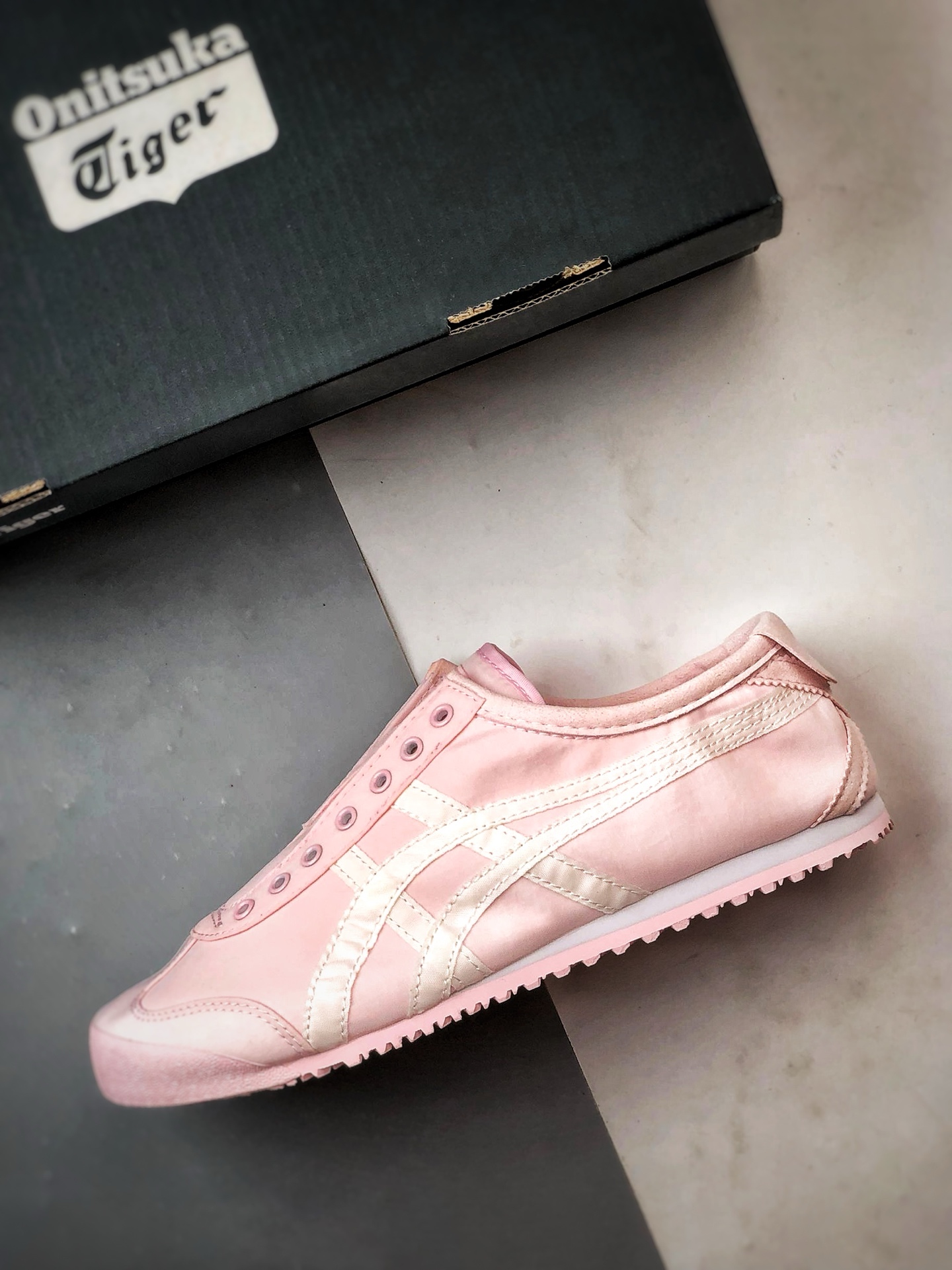 150 Asics 鬼冢虎 Mexico 66 Slip-On 帆布粉白 1183B603-700