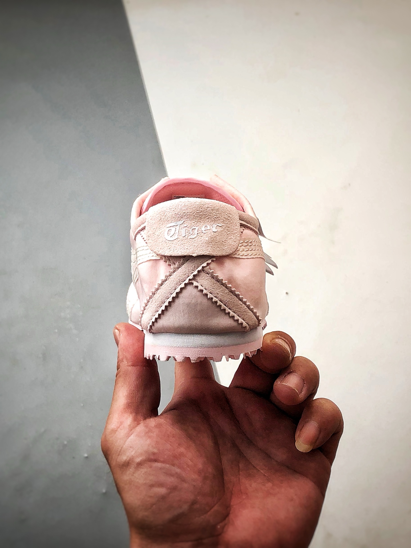 150 Asics 鬼冢虎 Mexico 66 Slip-On 帆布粉白 1183B603-700