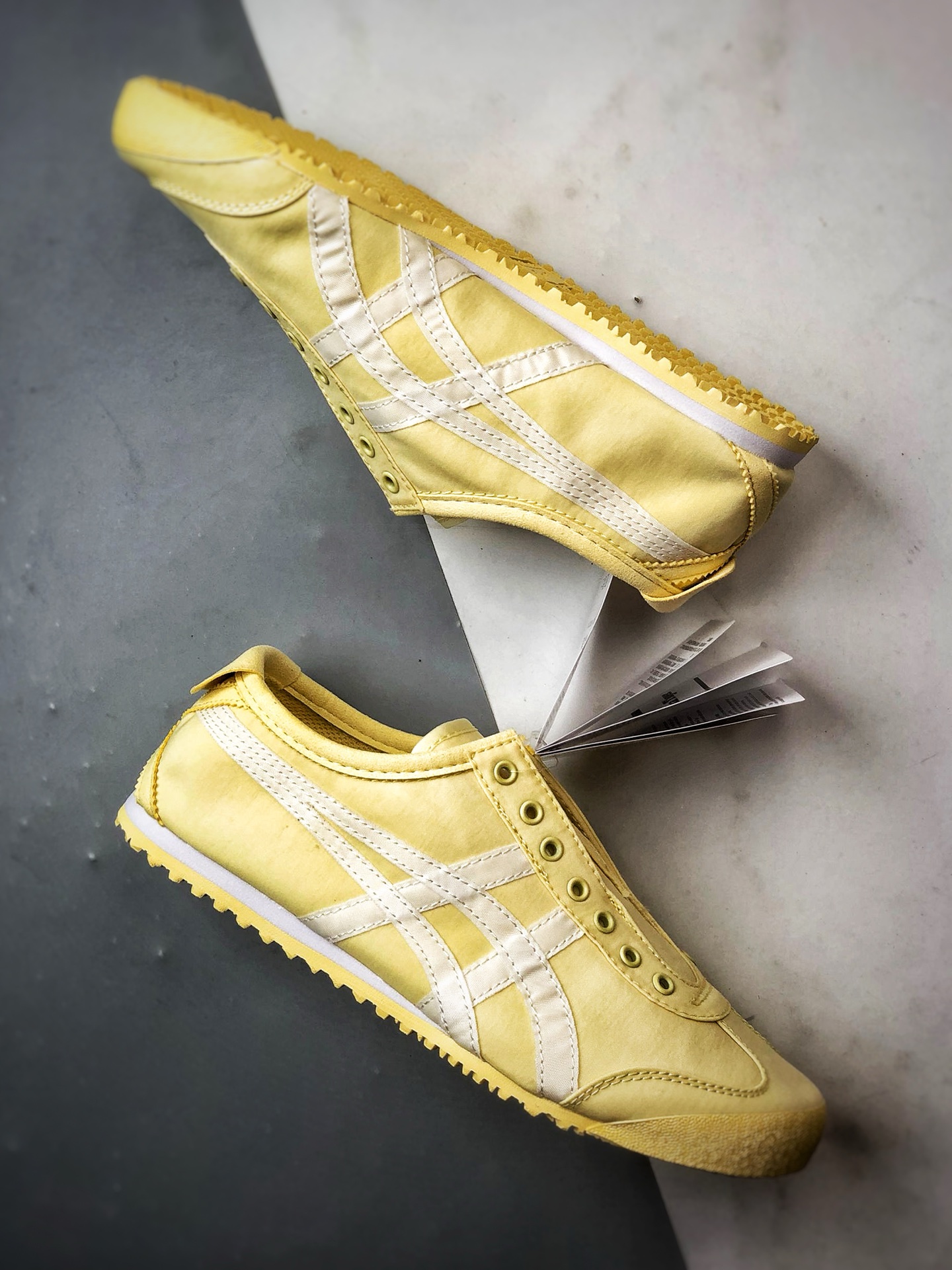 150 Asics 鬼冢虎 Mexico 66 Slip-On 帆布黄白 1183B603-750