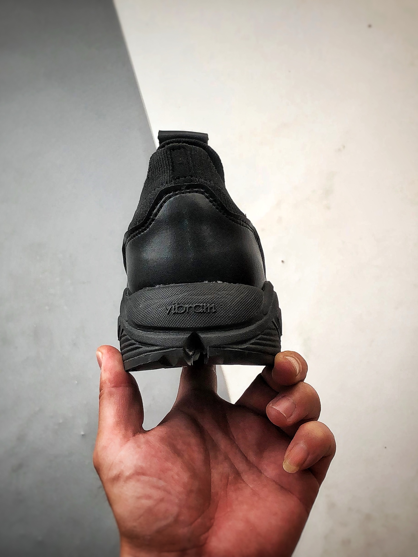 340 DESCENTE迪桑特 DUALIS系列 黑色 时尚休闲运动覆盖防水男子越野跑鞋