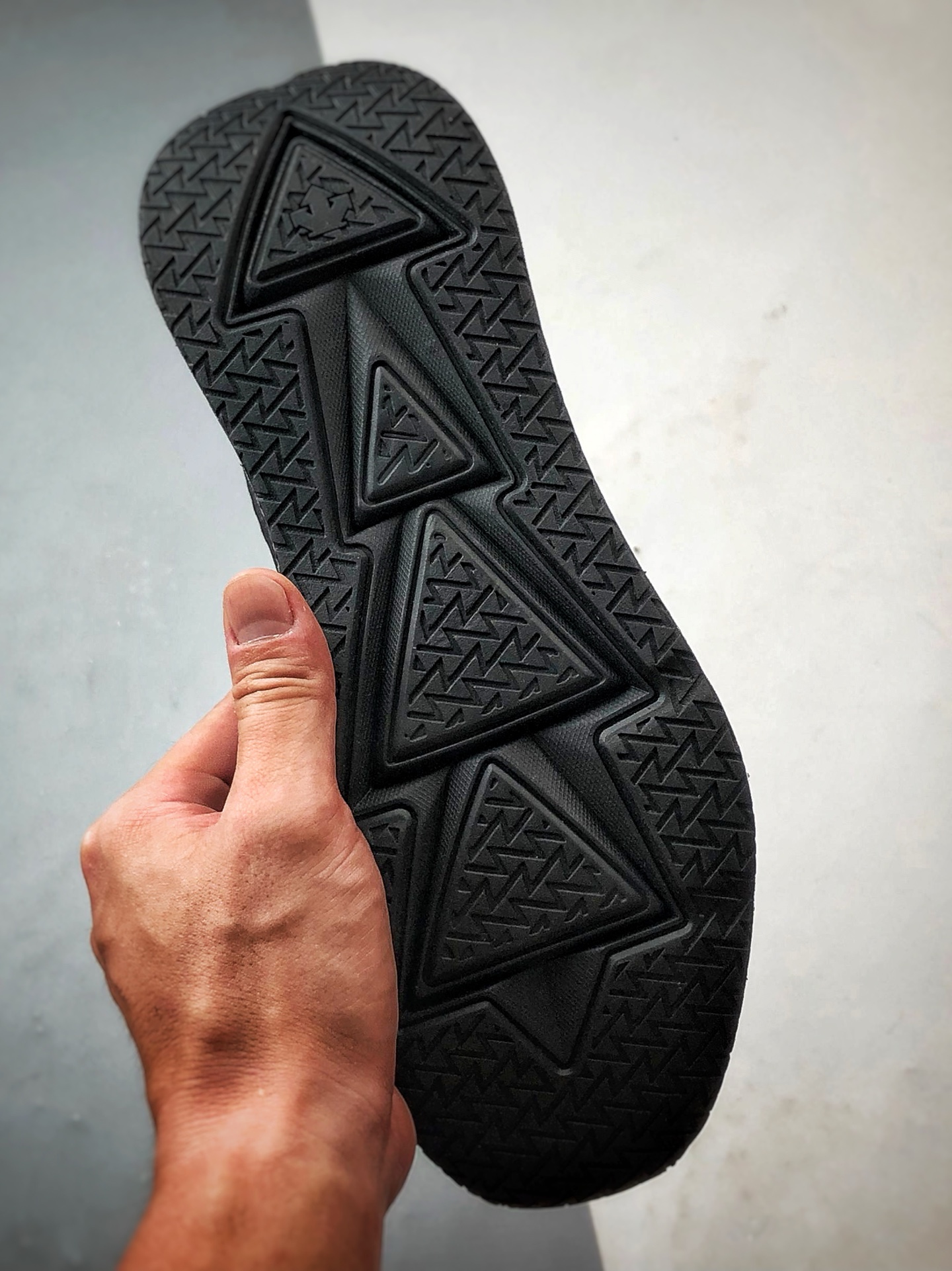 340 DESCENTE迪桑特 RUNNING 黑色 时尚休闲运动覆盖防水男子越野跑鞋-Chinese UA Cheap High Quatity Brand Clothes Bags handbags Sneakers wholesale wholesaler seller from China Factory suppliers Fashion Clothing Shoes best Quality Beautiful Price 340 DESCENTE迪桑特 RUNNING 黑色 时尚休闲运动覆盖防水男子越野跑鞋