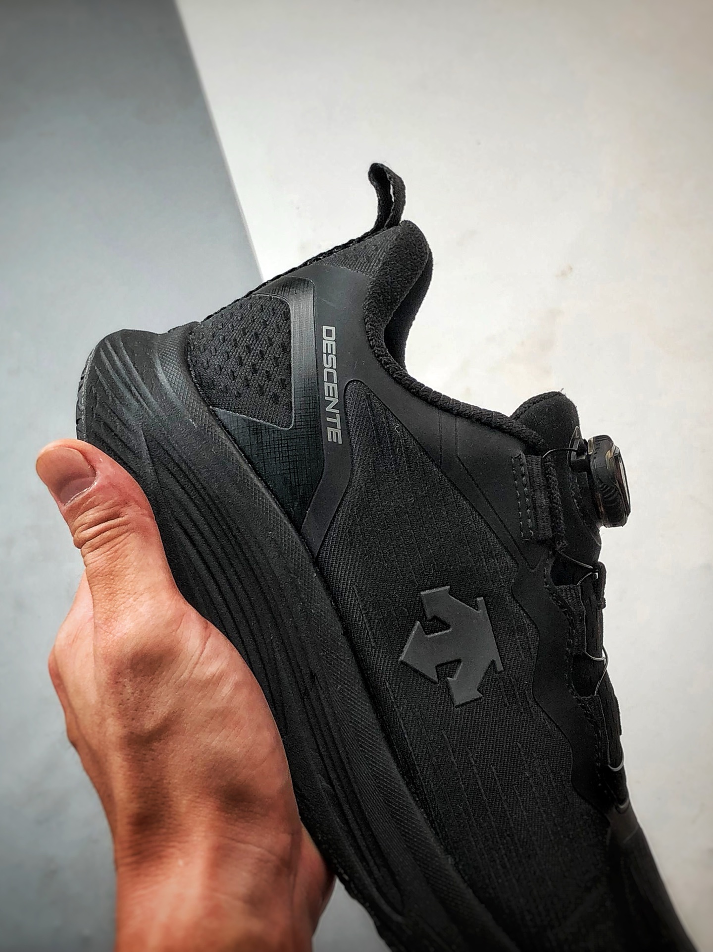 340 DESCENTE迪桑特 RUNNING 黑色 时尚休闲运动覆盖防水男子越野跑鞋-Chinese UA Cheap High Quatity Brand Clothes Bags handbags Sneakers wholesale wholesaler seller from China Factory suppliers Fashion Clothing Shoes best Quality Beautiful Price 340 DESCENTE迪桑特 RUNNING 黑色 时尚休闲运动覆盖防水男子越野跑鞋