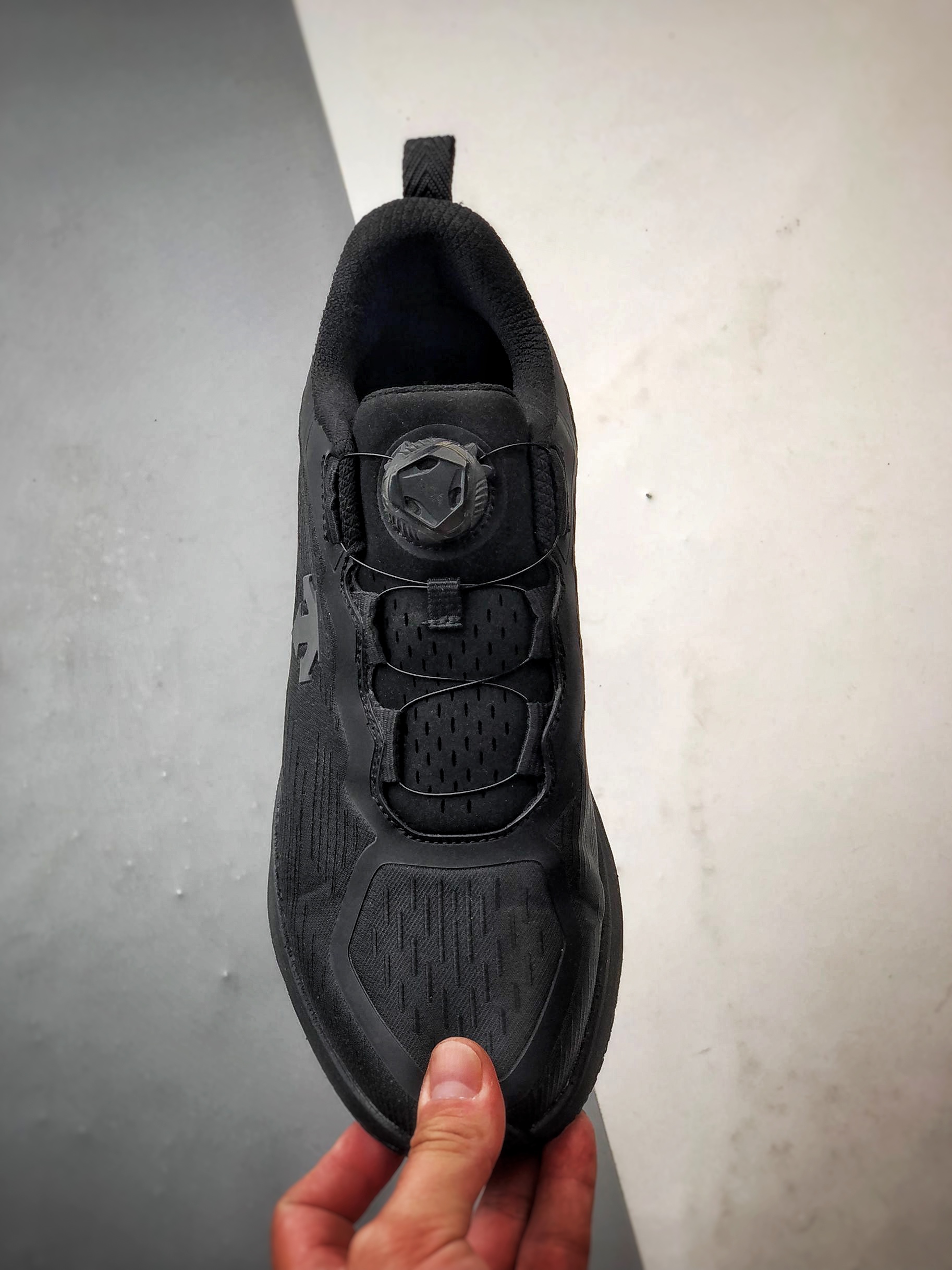 340 DESCENTE迪桑特 RUNNING 黑色 时尚休闲运动覆盖防水男子越野跑鞋-Chinese UA Cheap High Quatity Brand Clothes Bags handbags Sneakers wholesale wholesaler seller from China Factory suppliers Fashion Clothing Shoes best Quality Beautiful Price 340 DESCENTE迪桑特 RUNNING 黑色 时尚休闲运动覆盖防水男子越野跑鞋