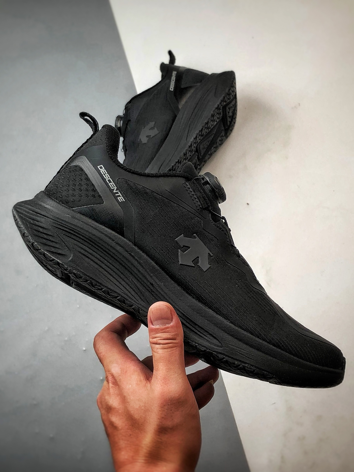 340 DESCENTE迪桑特 RUNNING 黑色 时尚休闲运动覆盖防水男子越野跑鞋-Chinese UA Cheap High Quatity Brand Clothes Bags handbags Sneakers wholesale wholesaler seller from China Factory suppliers Fashion Clothing Shoes best Quality Beautiful Price 340 DESCENTE迪桑特 RUNNING 黑色 时尚休闲运动覆盖防水男子越野跑鞋