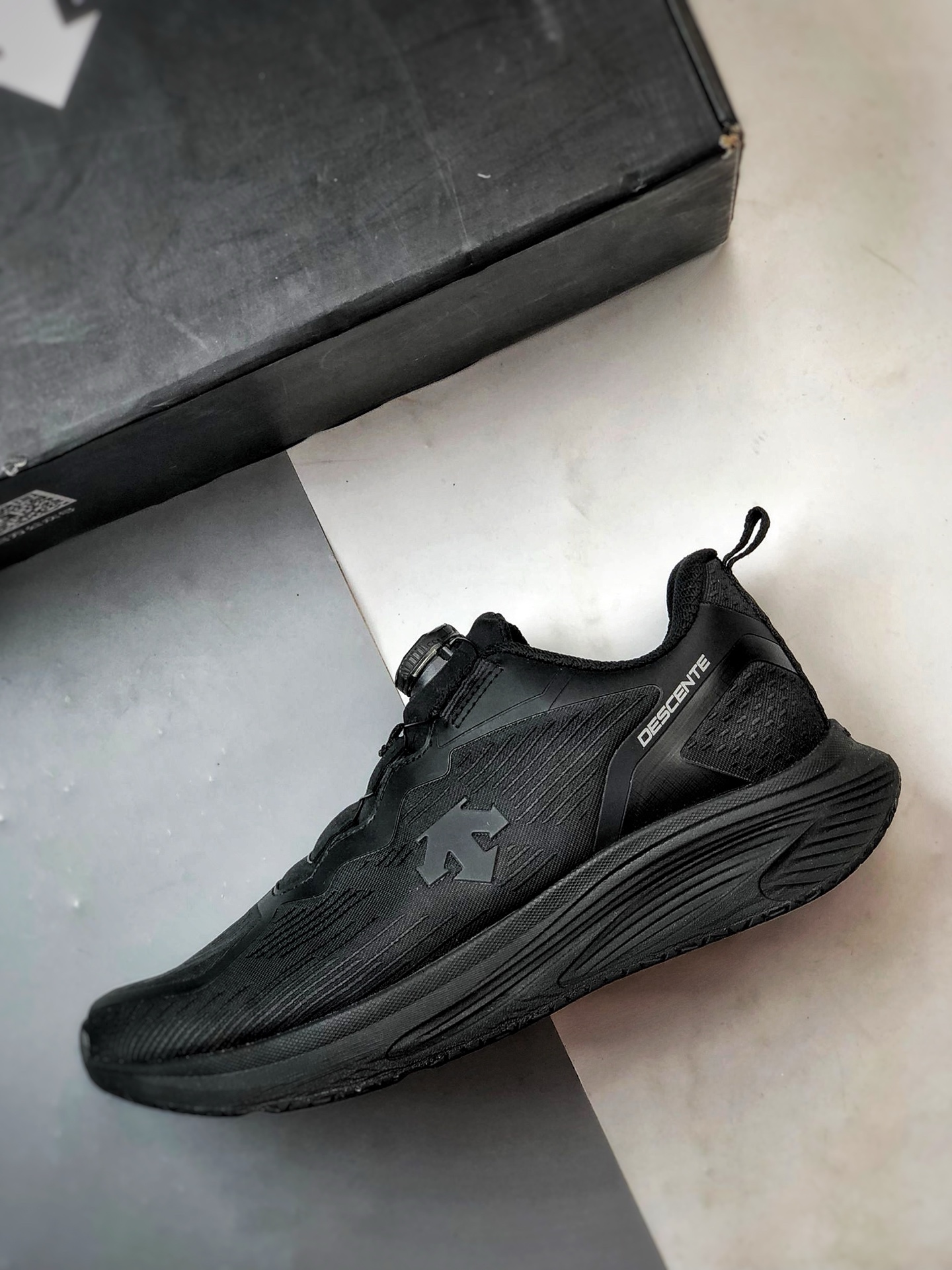 340 DESCENTE迪桑特 RUNNING 黑色 时尚休闲运动覆盖防水男子越野跑鞋-Chinese UA Cheap High Quatity Brand Clothes Bags handbags Sneakers wholesale wholesaler seller from China Factory suppliers Fashion Clothing Shoes best Quality Beautiful Price 340 DESCENTE迪桑特 RUNNING 黑色 时尚休闲运动覆盖防水男子越野跑鞋