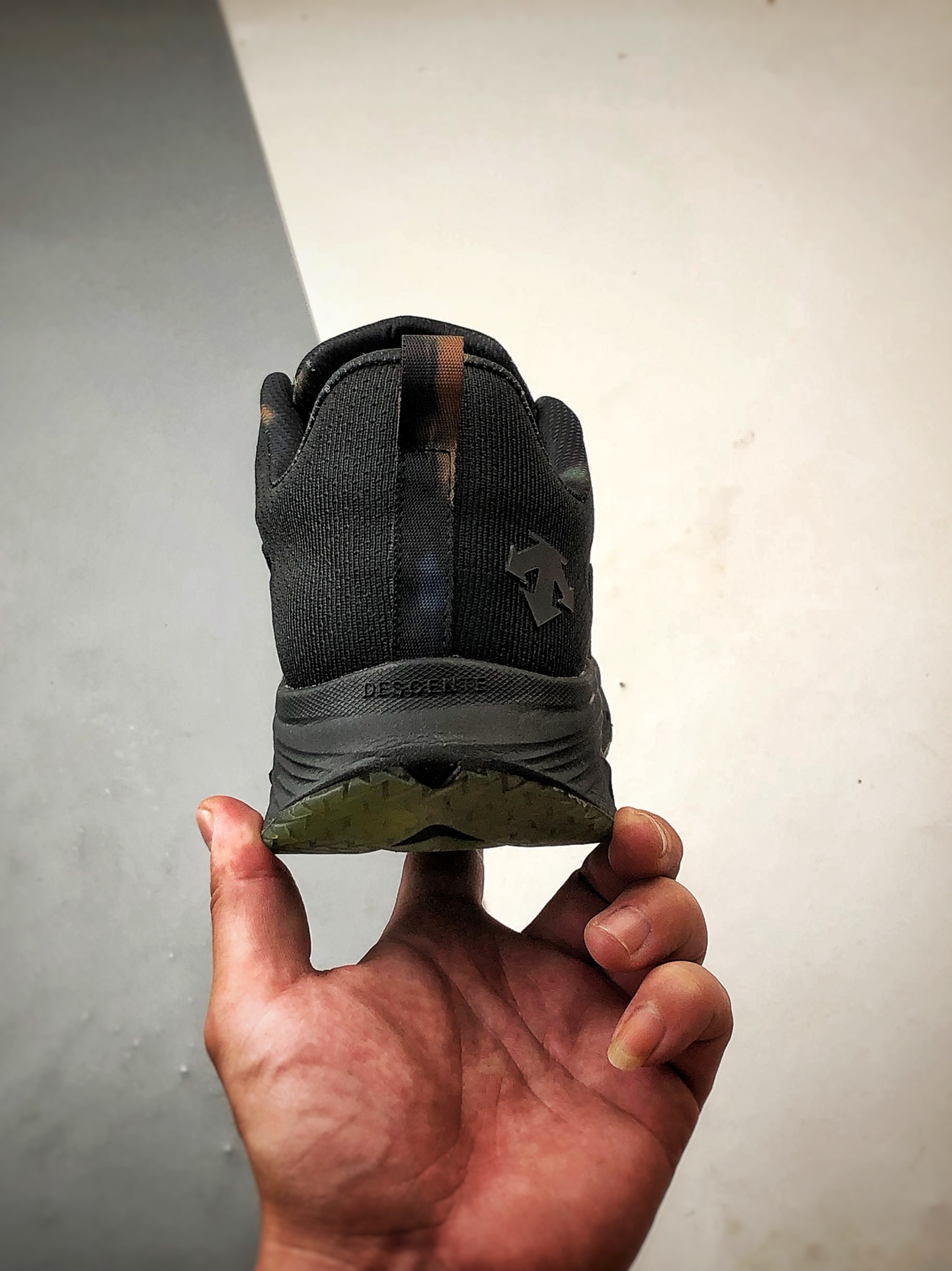 340 DESCENTE迪桑特 RUNNING 黑绿 时尚休闲运动覆盖防水男子越野跑鞋-Chinese UA Cheap High Quatity Brand Clothes Bags handbags Sneakers wholesale wholesaler seller from China Factory suppliers Fashion Clothing Shoes best Quality Beautiful Price 340 DESCENTE迪桑特 RUNNING 黑绿 时尚休闲运动覆盖防水男子越野跑鞋