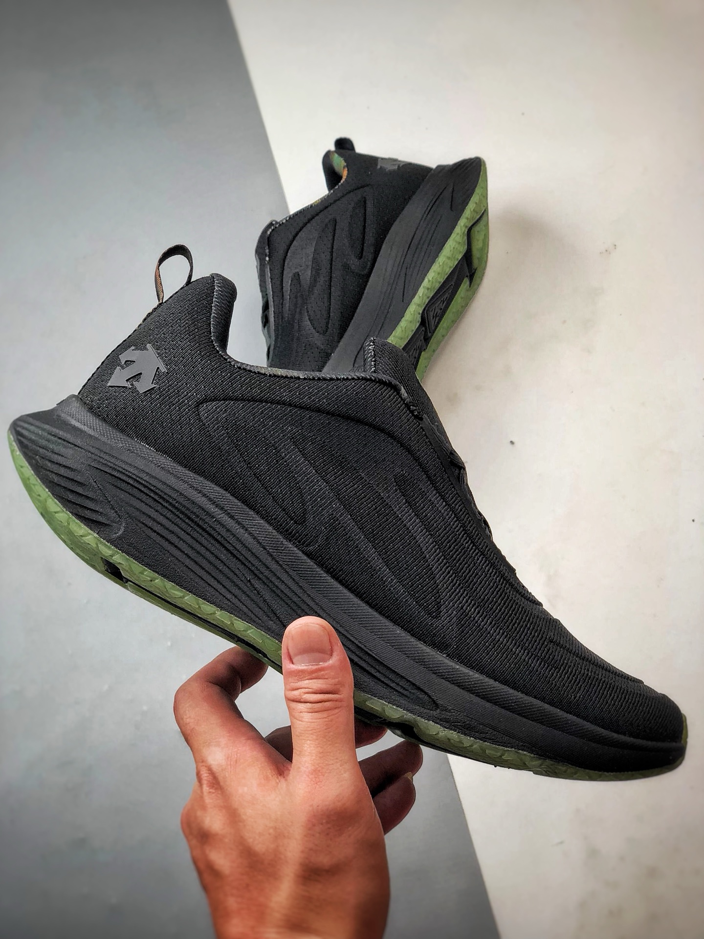 340 DESCENTE迪桑特 RUNNING 黑绿 时尚休闲运动覆盖防水男子越野跑鞋-Chinese UA Cheap High Quatity Brand Clothes Bags handbags Sneakers wholesale wholesaler seller from China Factory suppliers Fashion Clothing Shoes best Quality Beautiful Price 340 DESCENTE迪桑特 RUNNING 黑绿 时尚休闲运动覆盖防水男子越野跑鞋