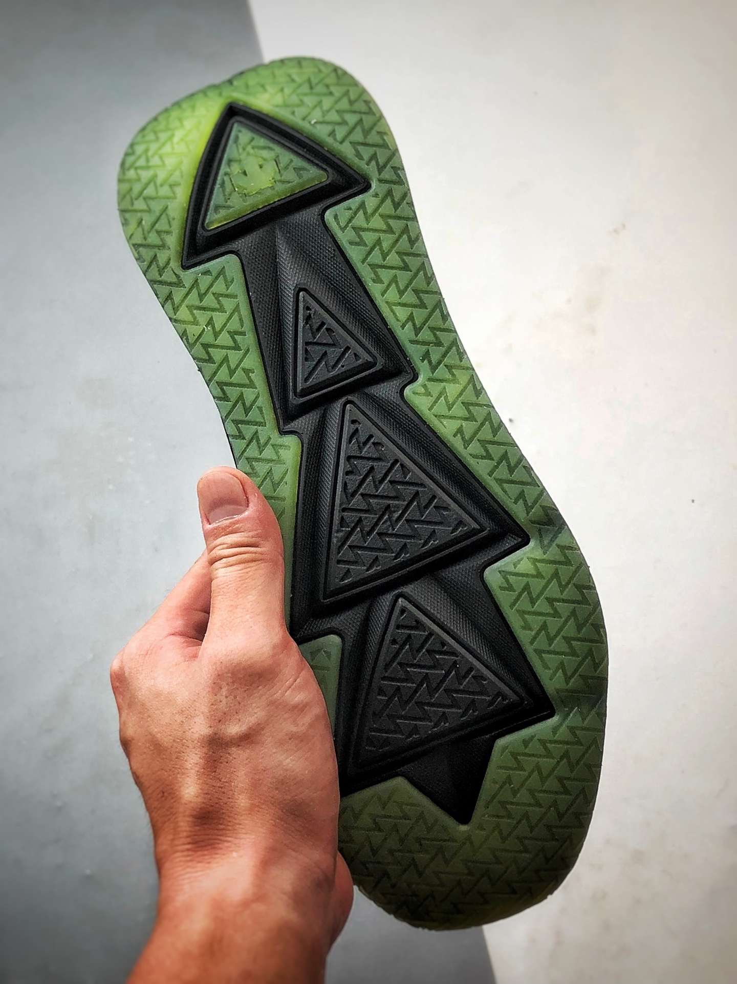 340 DESCENTE迪桑特 RUNNING 黑绿 时尚休闲运动覆盖防水男子越野跑鞋-Chinese UA Cheap High Quatity Brand Clothes Bags handbags Sneakers wholesale wholesaler seller from China Factory suppliers Fashion Clothing Shoes best Quality Beautiful Price 340 DESCENTE迪桑特 RUNNING 黑绿 时尚休闲运动覆盖防水男子越野跑鞋