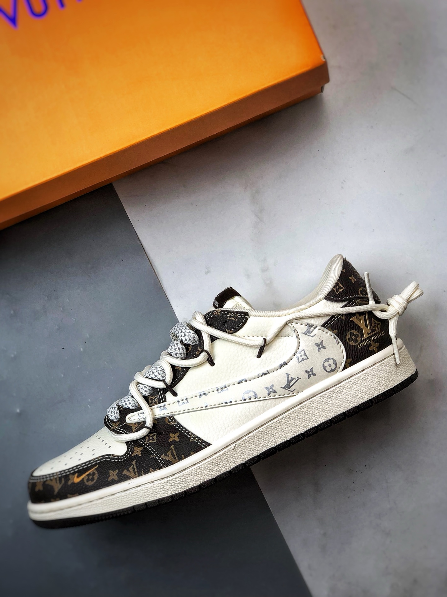 310 Air Jordan 1 Low OG ”高端定制” LV老花白棕倒钩解构 DM6868-101