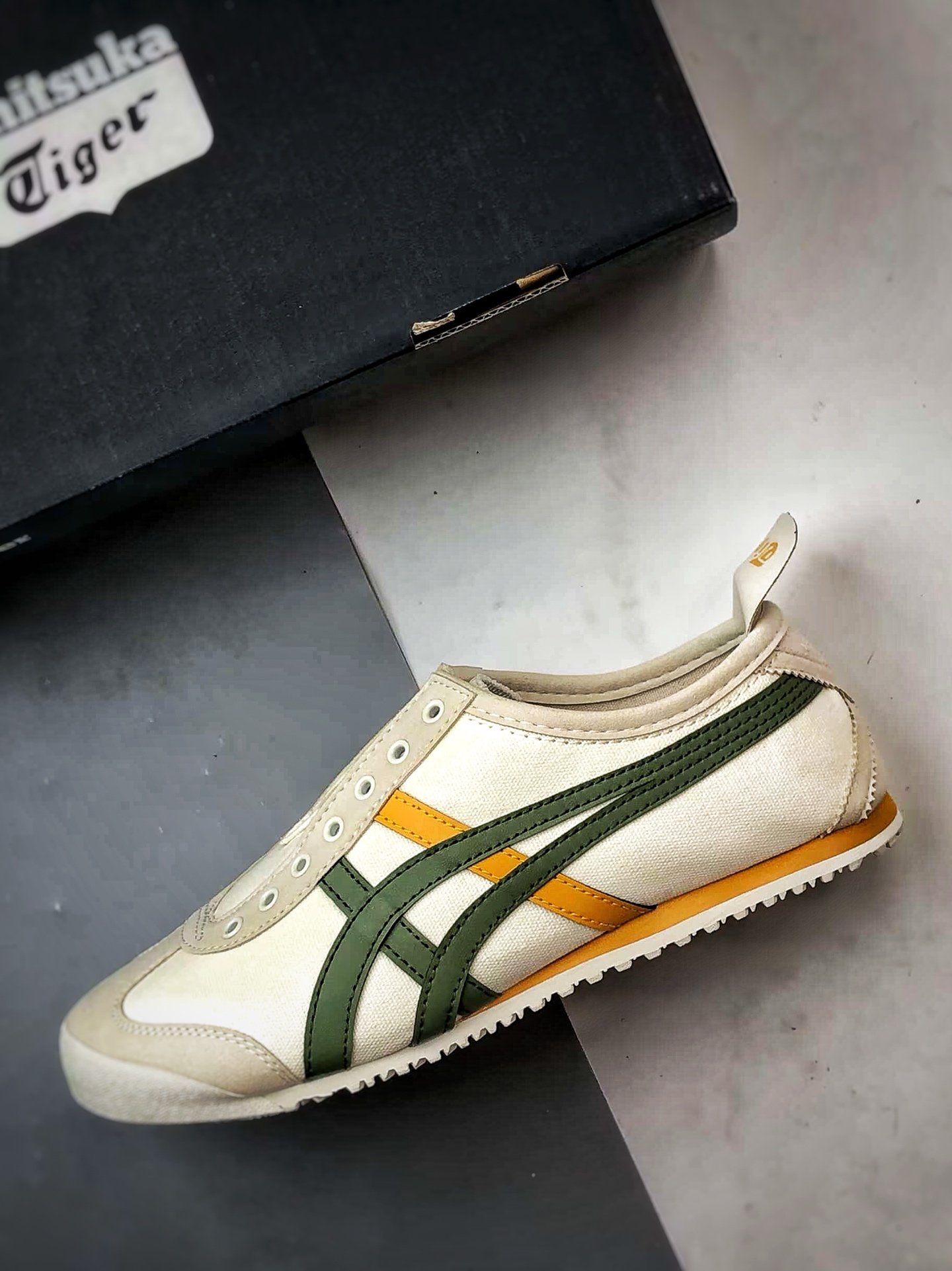 Asics 鬼冢虎 Mexico 66 Slip-On 帆布白棕绿 1183A360-211-莆田鞋,莆田鞋货源,高仿鞋,高仿鞋货源,安福档口,莆田高仿鞋,莆田鞋批发,高仿鞋批发,莆田高仿运动鞋,高仿运动鞋,莆田运动鞋 Asics 鬼冢虎 Mexico 66 Slip-On 帆布白棕绿 1183A360-211