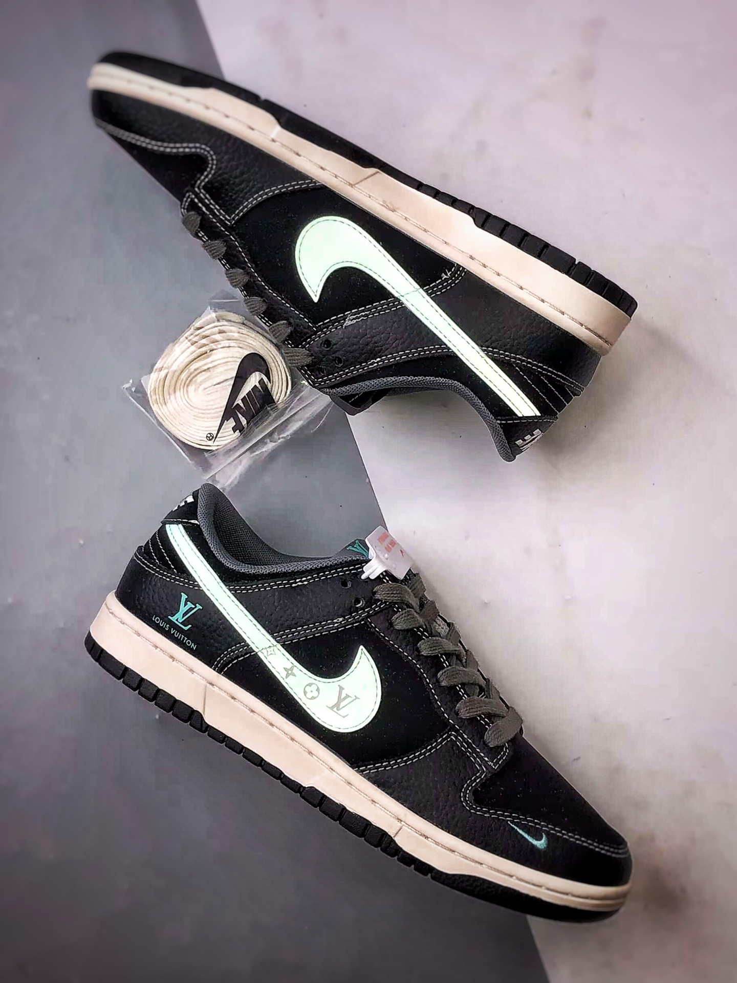 NK Dunk Low Retro ”DIY高端定制” LV黑蓝钩 低帮休闲运动板鞋 JP1648-033-莆田鞋,莆田鞋货源,高仿鞋,高仿鞋货源,安福档口,莆田高仿鞋,莆田鞋批发,高仿鞋批发,莆田高仿运动鞋,高仿运动鞋,莆田运动鞋 NK Dunk Low Retro ”DIY高端定制” LV黑蓝钩 低帮休闲运动板鞋 JP1648-033