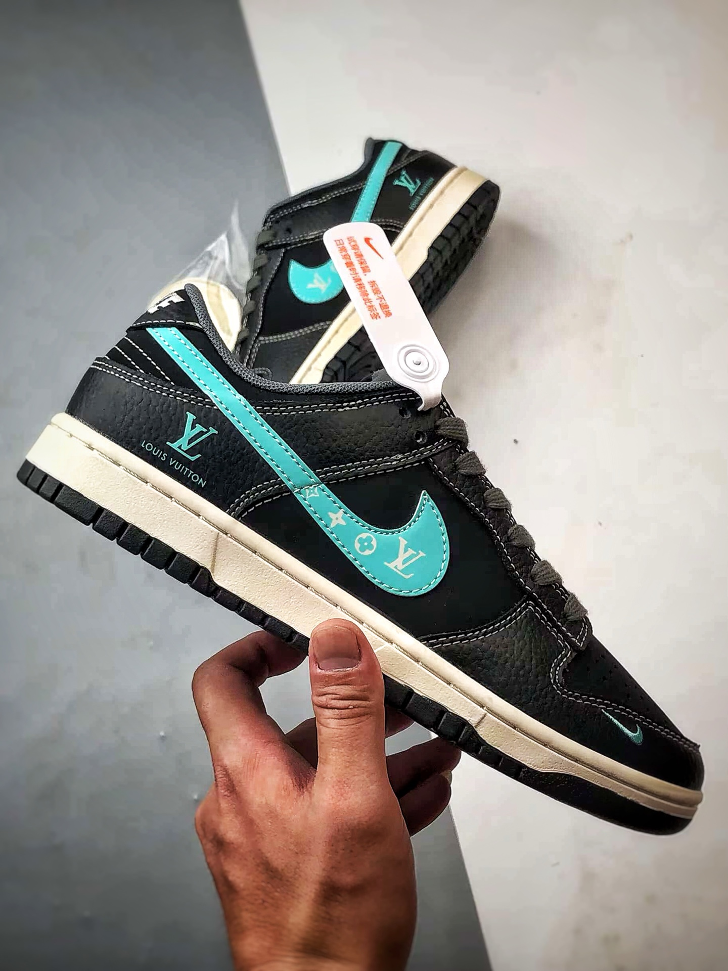 NK Dunk Low Retro ”DIY高端定制” LV黑蓝钩 低帮休闲运动板鞋 JP1648-033-莆田鞋,莆田鞋货源,高仿鞋,高仿鞋货源,安福档口,莆田高仿鞋,莆田鞋批发,高仿鞋批发,莆田高仿运动鞋,高仿运动鞋,莆田运动鞋 NK Dunk Low Retro ”DIY高端定制” LV黑蓝钩 低帮休闲运动板鞋 JP1648-033