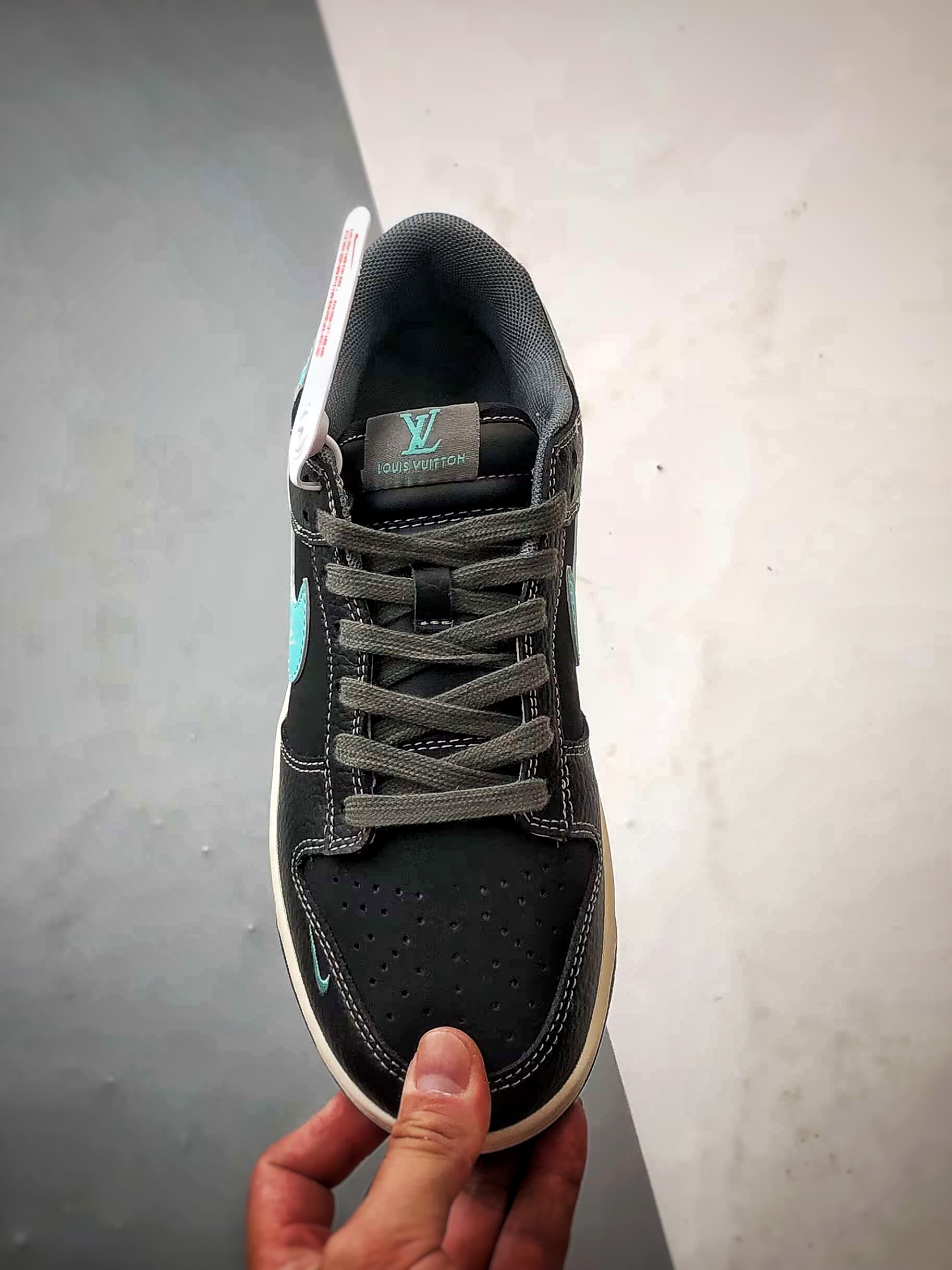 NK Dunk Low Retro ”DIY高端定制” LV黑蓝钩 低帮休闲运动板鞋 JP1648-033-莆田鞋,莆田鞋货源,高仿鞋,高仿鞋货源,安福档口,莆田高仿鞋,莆田鞋批发,高仿鞋批发,莆田高仿运动鞋,高仿运动鞋,莆田运动鞋 NK Dunk Low Retro ”DIY高端定制” LV黑蓝钩 低帮休闲运动板鞋 JP1648-033