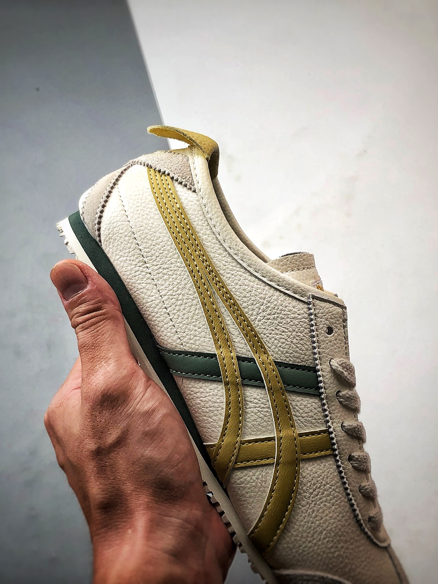 Asics 鬼冢虎 Mexico 66 米黄绿 1183A201-120