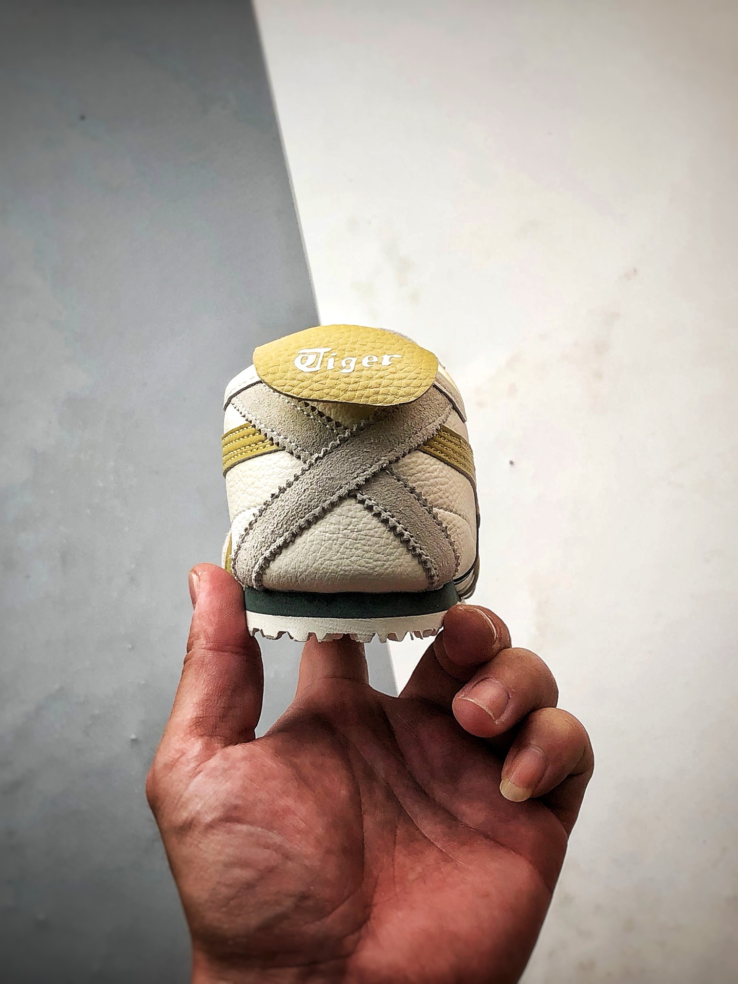 Asics 鬼冢虎 Mexico 66 米黄绿 1183A201-120