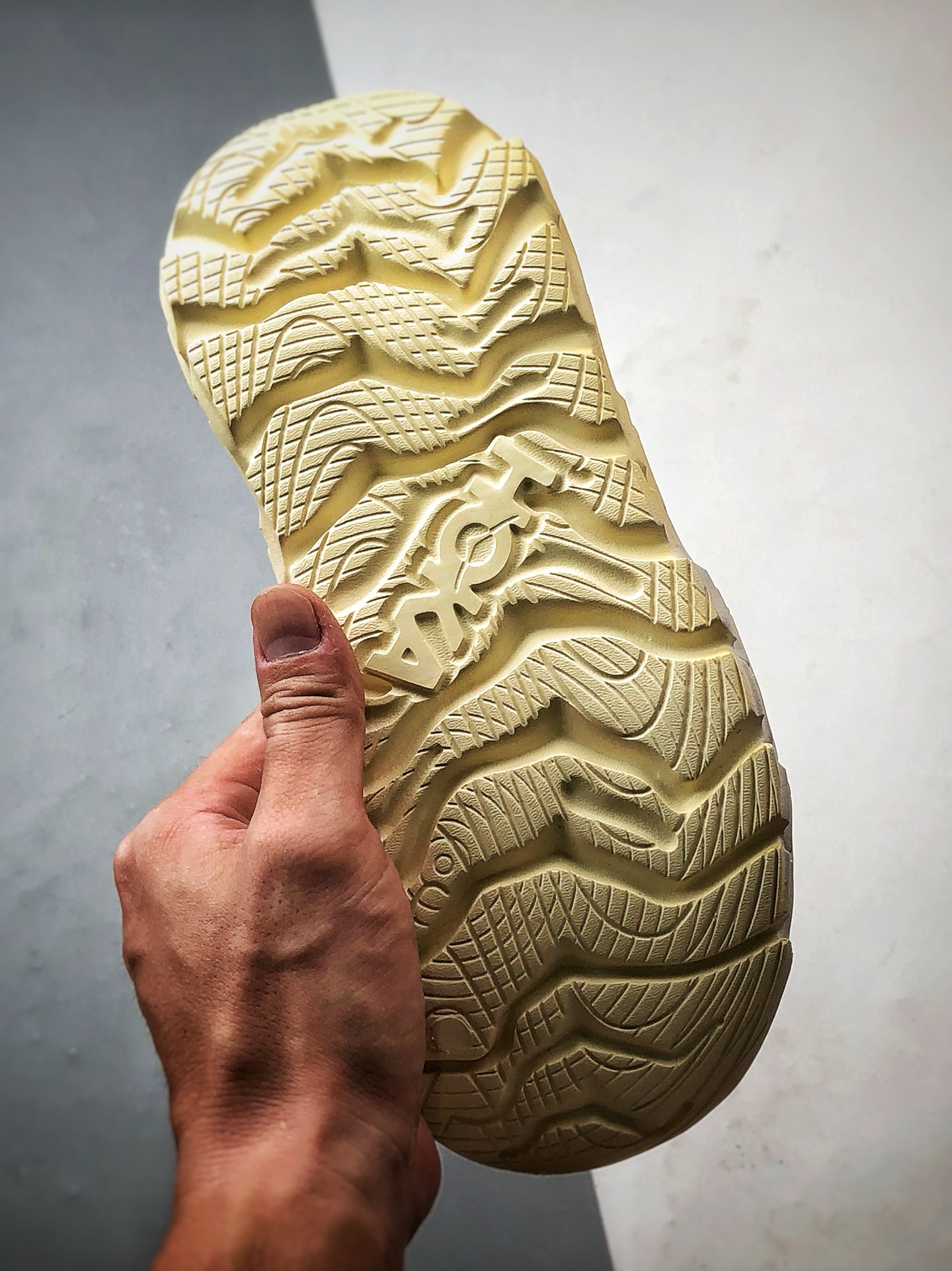 Paria Farzaneh x Hoka One One Restore Chukka 奶白色 联名舒适防滑休闲城市通勤机能跑步鞋 1169090-CRM-莆田鞋,莆田鞋货源,高仿鞋,高仿鞋货源,安福档口,莆田高仿鞋,莆田鞋批发,高仿鞋批发,莆田高仿运动鞋,高仿运动鞋,莆田运动鞋 Paria Farzaneh x Hoka One One Restore Chukka 奶白色 联名舒适防滑休闲城市通勤机能跑步鞋 1169090-CRM