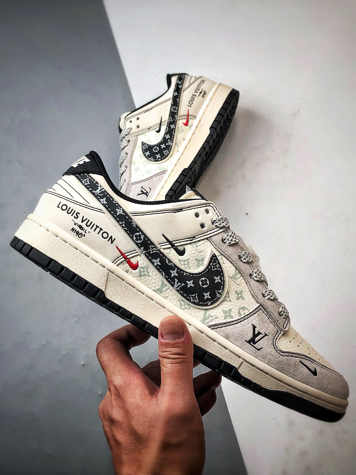 Air Jordan 1 Low OG ”高端定制” LV白灰黑印花钩 YX5066-365-莆田鞋,莆田鞋货源,高仿鞋,高仿鞋货源,安福档口,莆田高仿鞋,莆田鞋批发,高仿鞋批发,莆田高仿运动鞋,高仿运动鞋,莆田运动鞋 Air Jordan 1 Low OG ”高端定制” LV白灰黑印花钩 YX5066-365